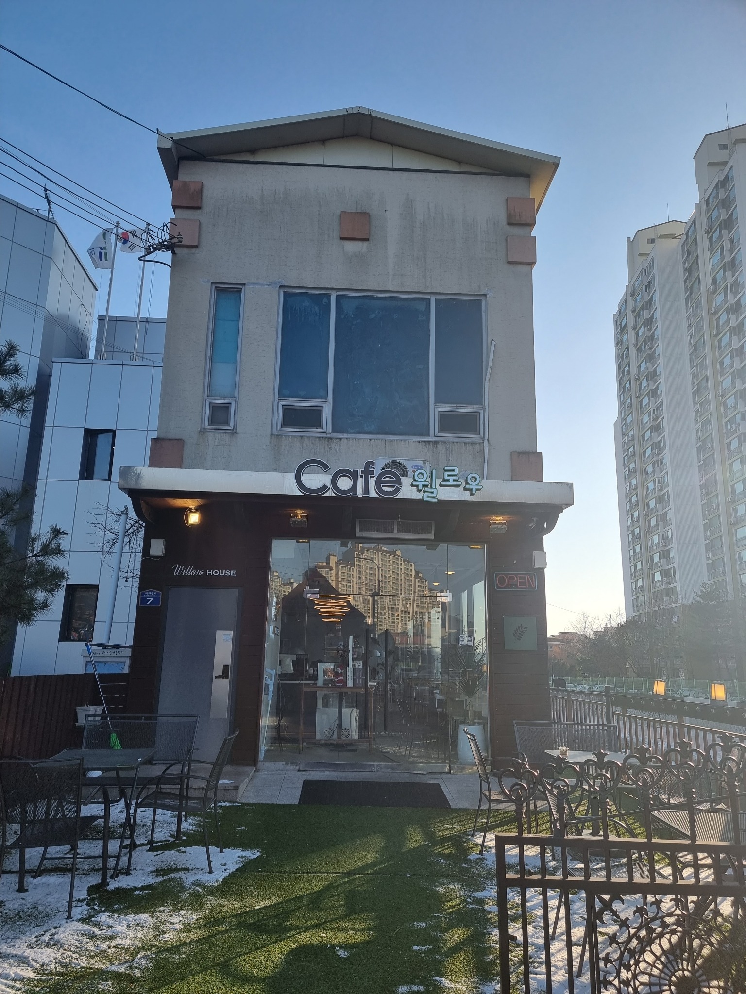 윌로우 카페 매장 이미지