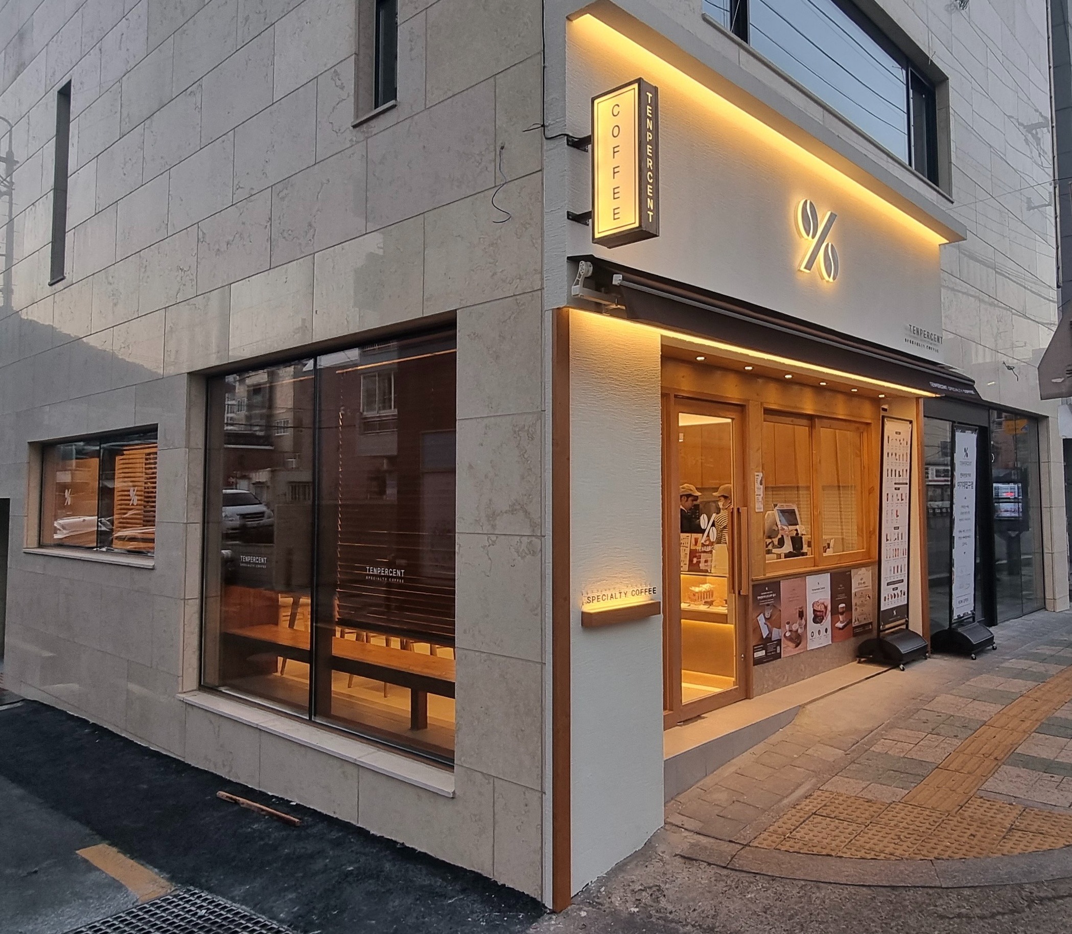 텐퍼센트커피 이기대입구점