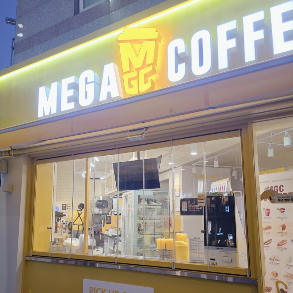 메가커피 부산당감백산점 매장 이미지