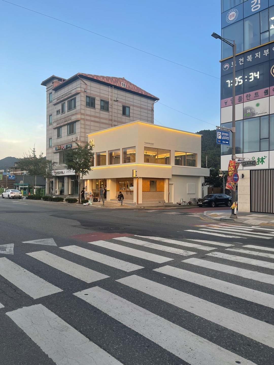 텐퍼센트커피 홍천중앙점 매장 이미지
