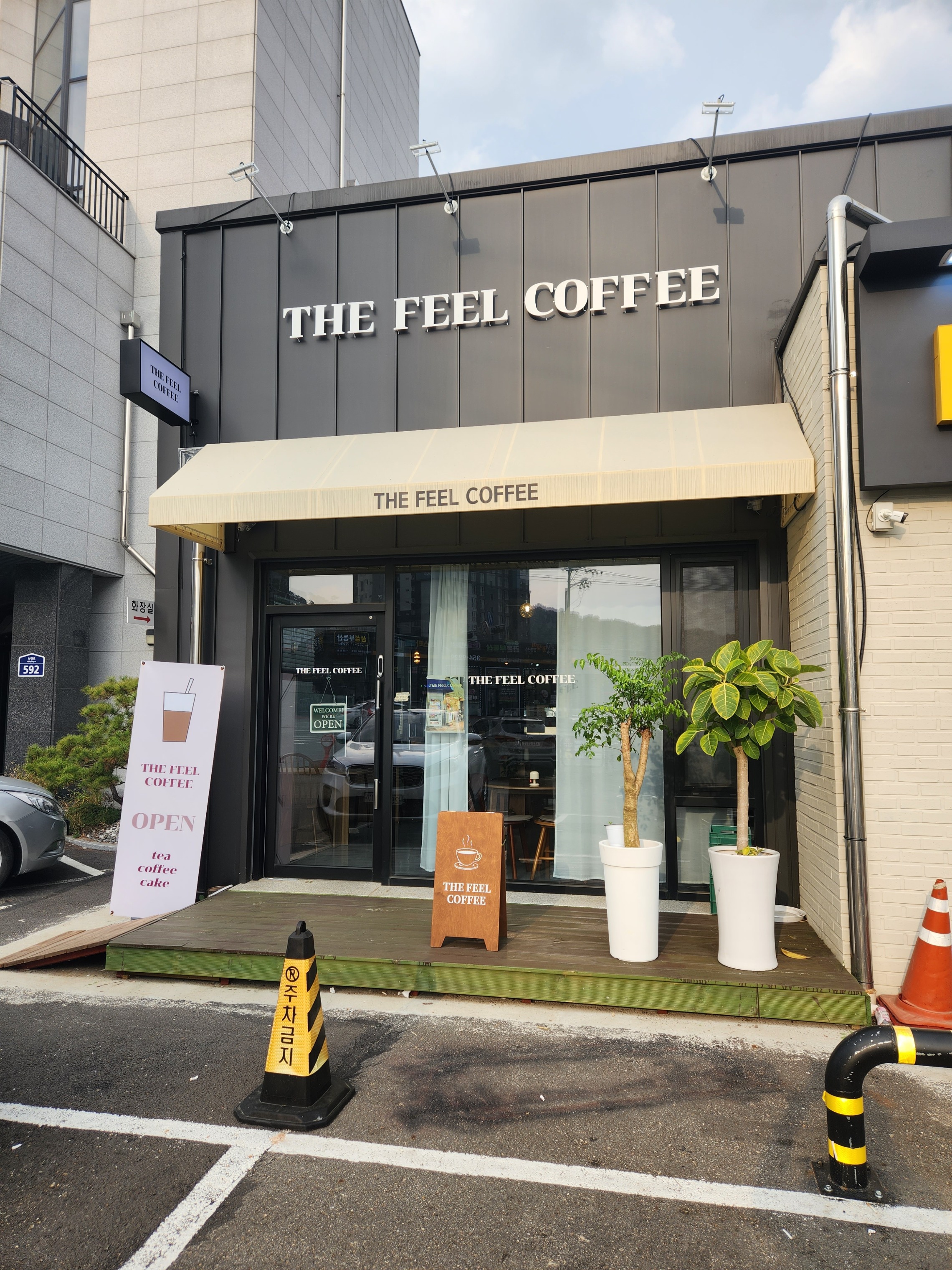 더필커피(THE FEEL COFFEE) 매장 이미지