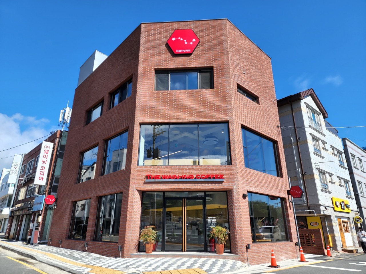 더웨이닝커피 경상대점 매장 이미지