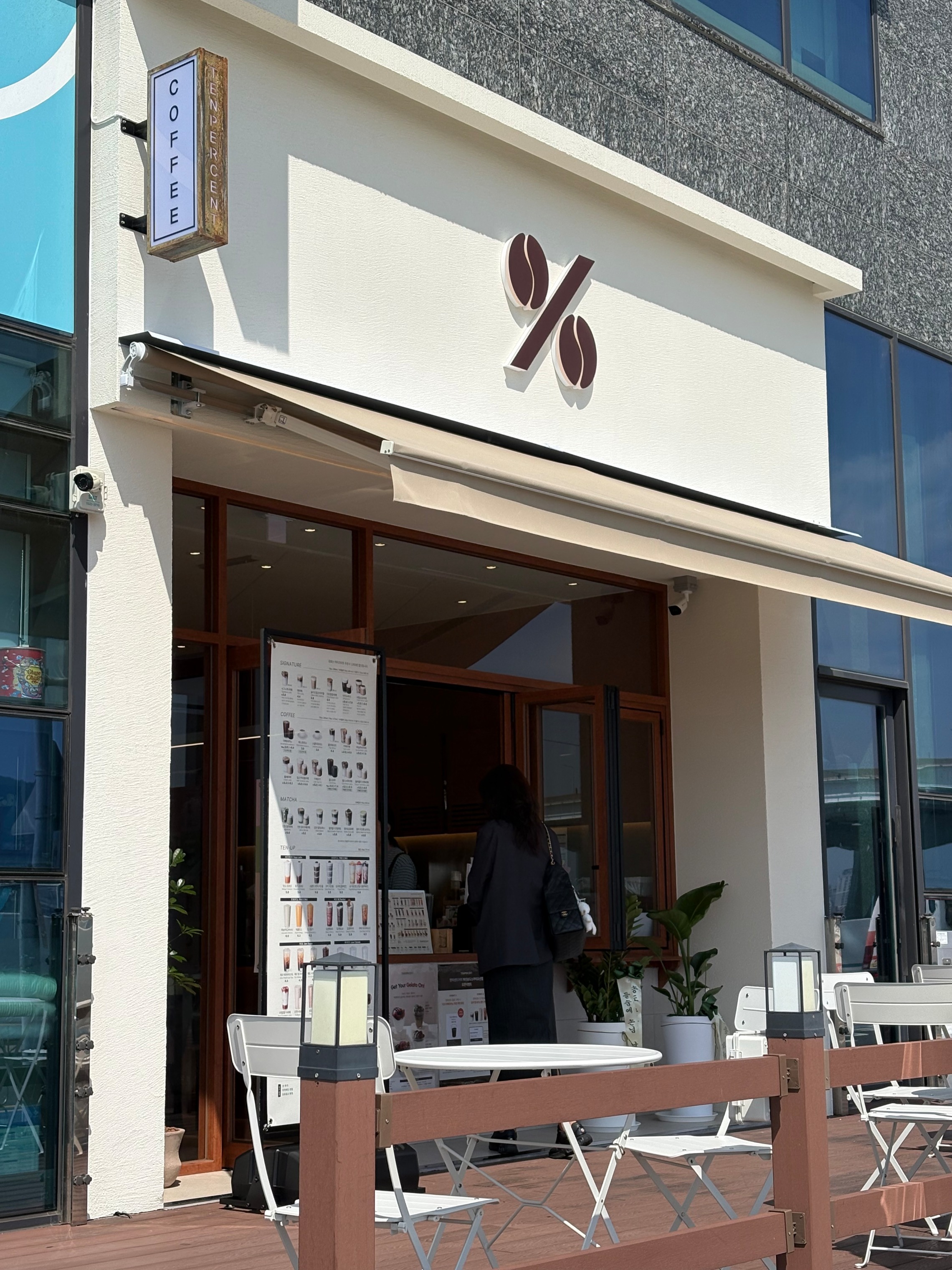 텐퍼센트커피 부산송도스카이오션점 매장 이미지