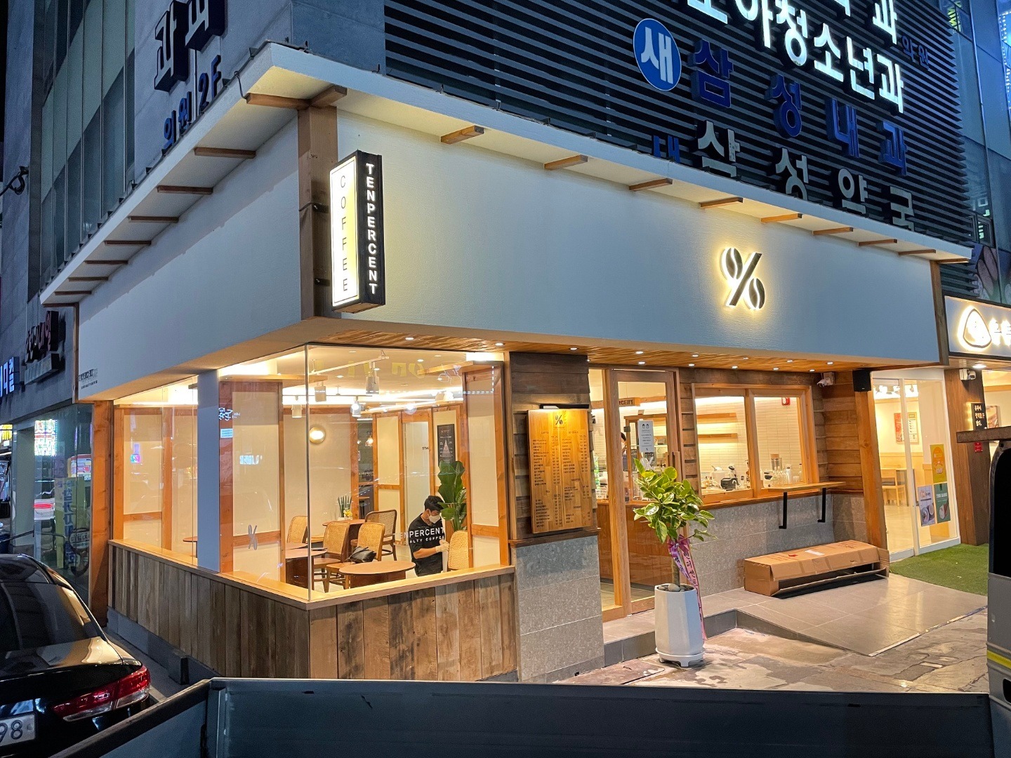 텐퍼센트커피 마산삼계점 매장 이미지