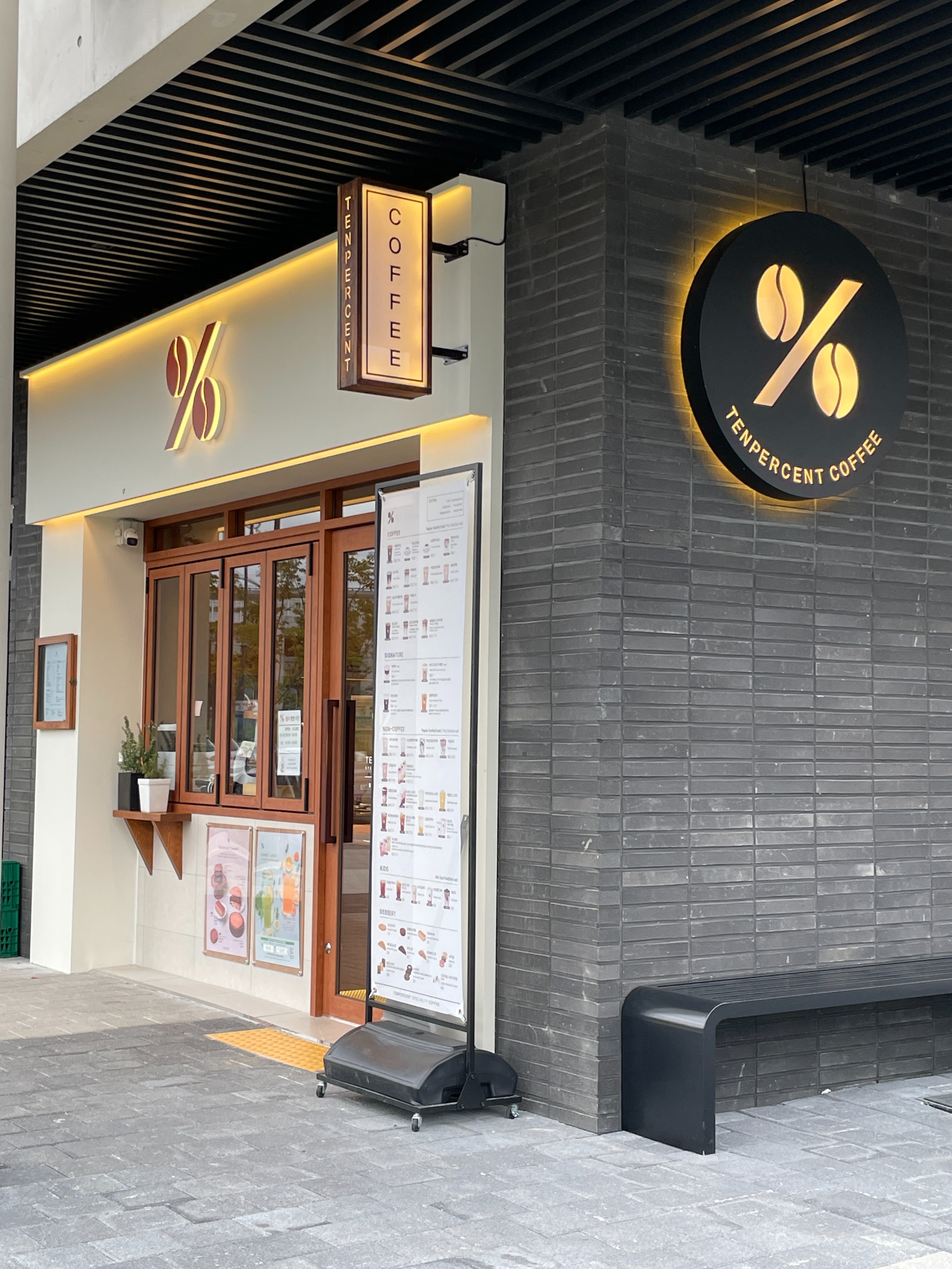 텐퍼센트커피 신경주데시앙점 매장 이미지