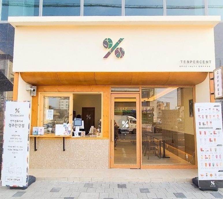 텐퍼센트커피 경주안강점 매장 이미지