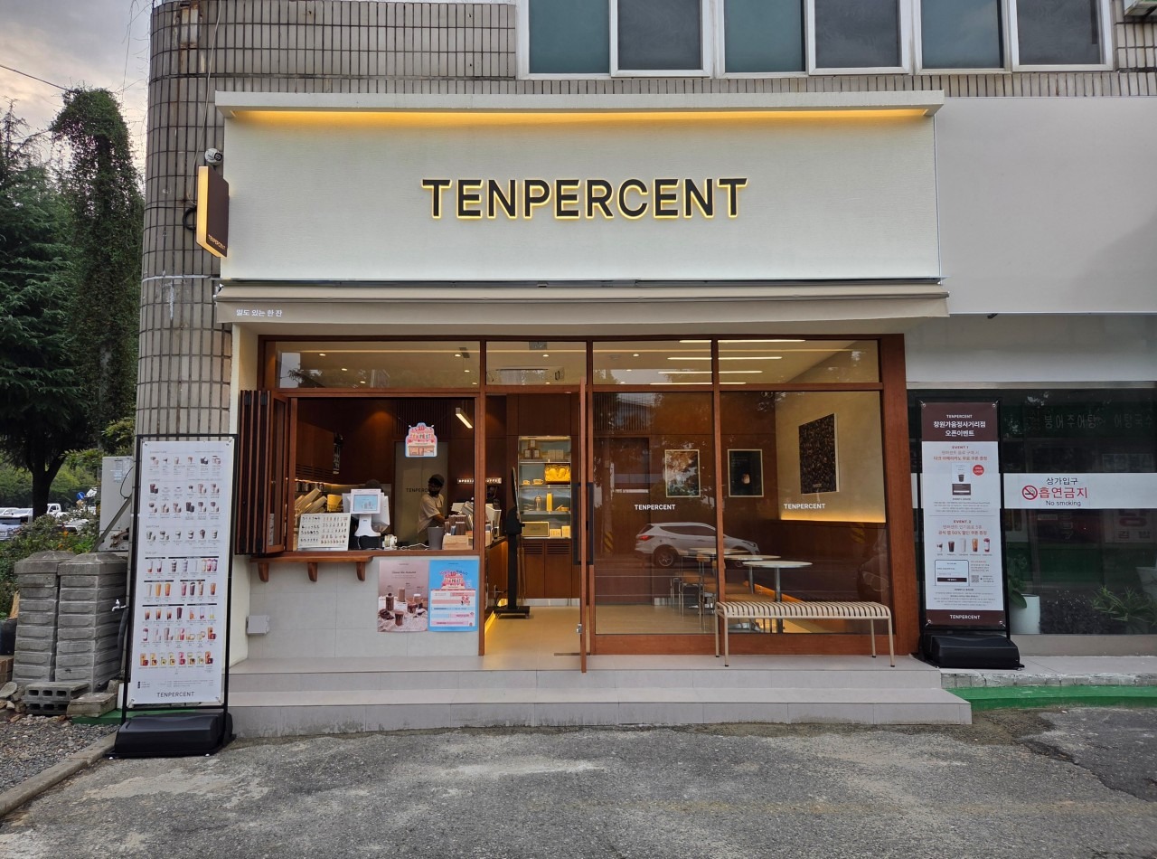 텐퍼센트커피 창원가음정사거리점 매장 이미지