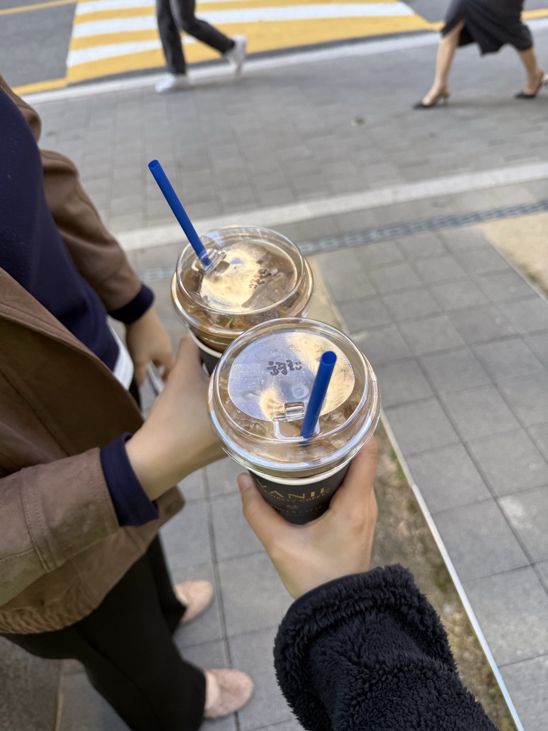 라떼가 진하고 맛있어요! 컵도 예뻐서