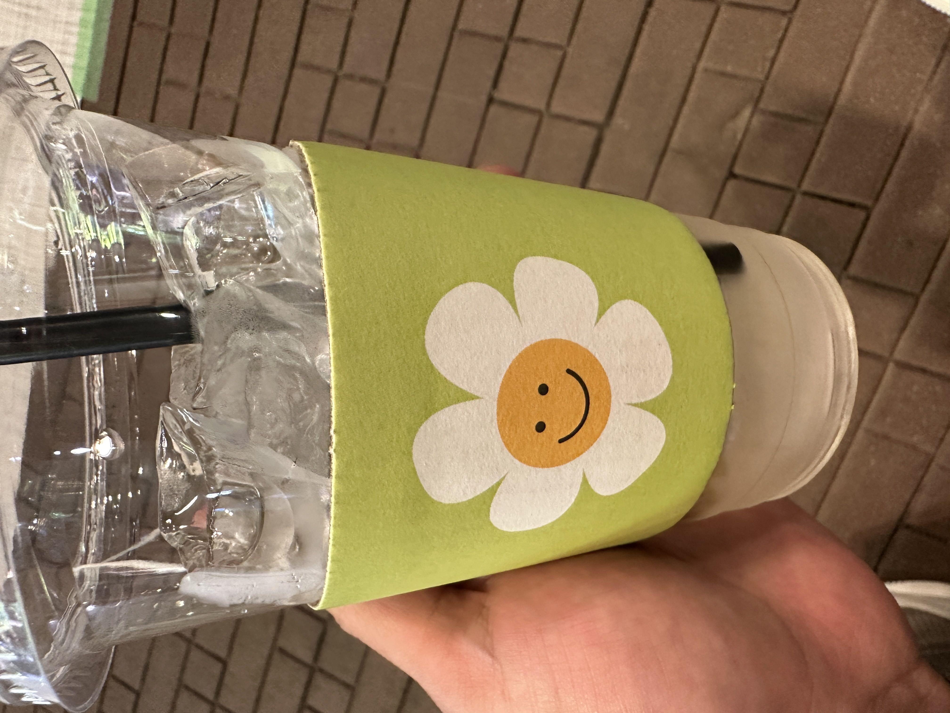 컵홀더도 너무 귀엽고, 주문한 시간에