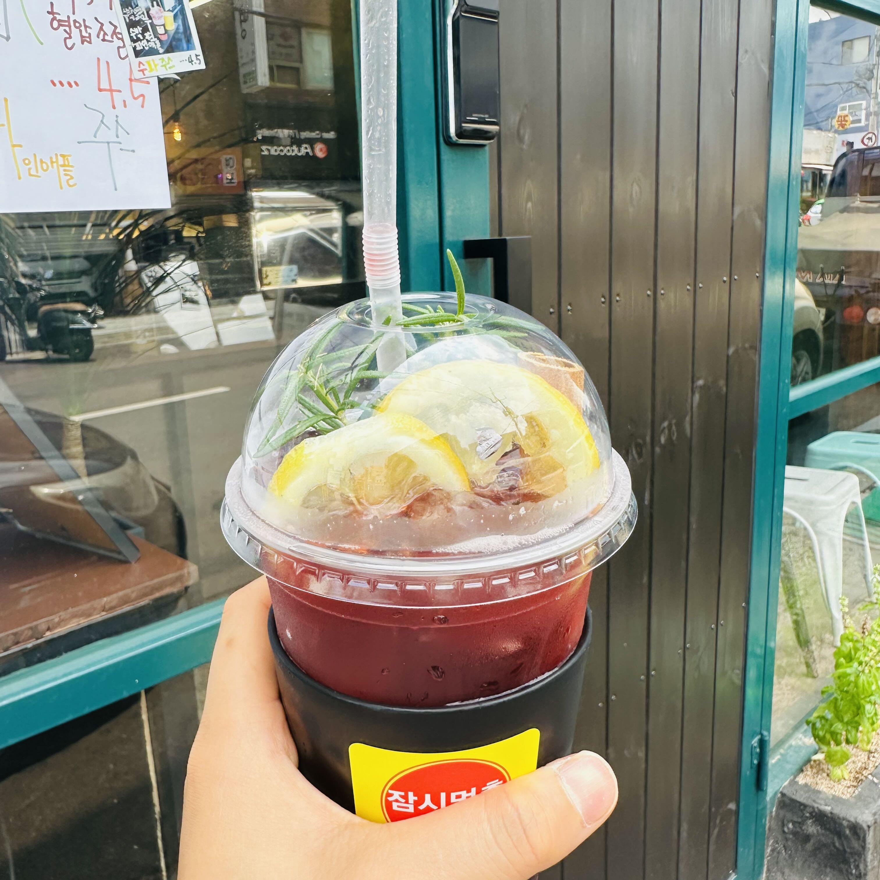 1일 1잔
새로운 메뉴들 도전하는데 