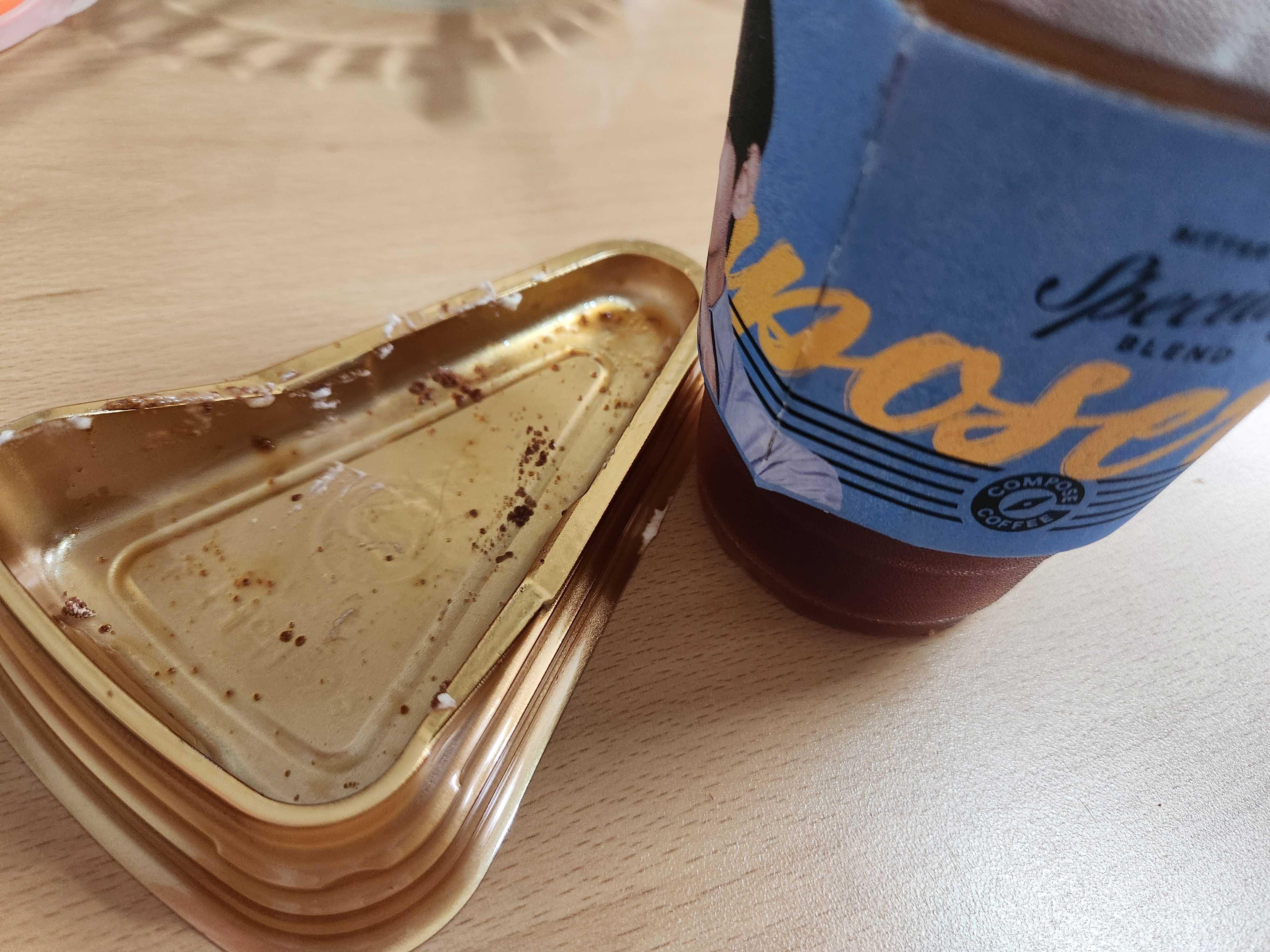 기대없이 시켜봤는데 티라미수 넘 맛있