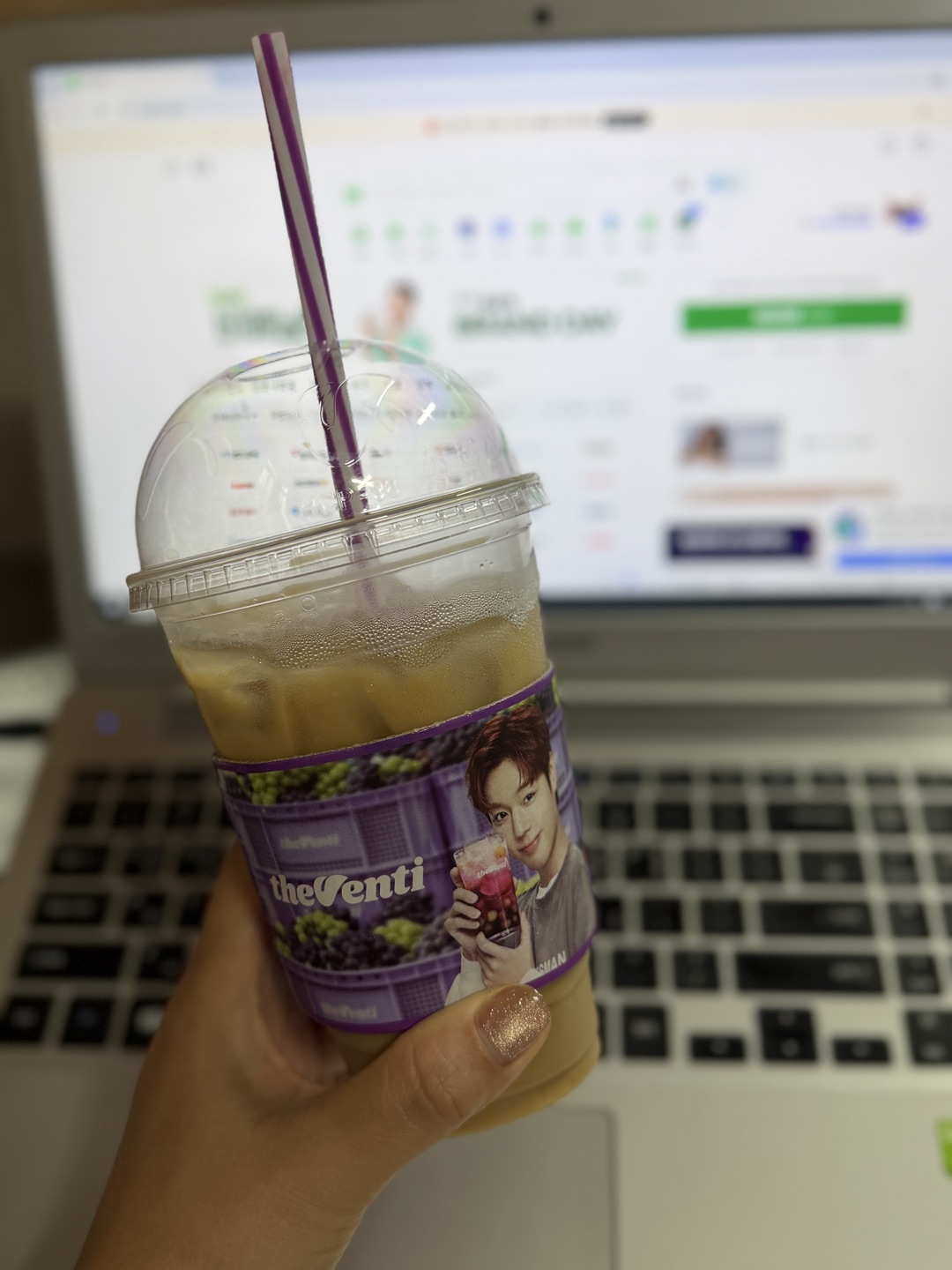 출근길 더벤티 덕분에 커피향으로 가득