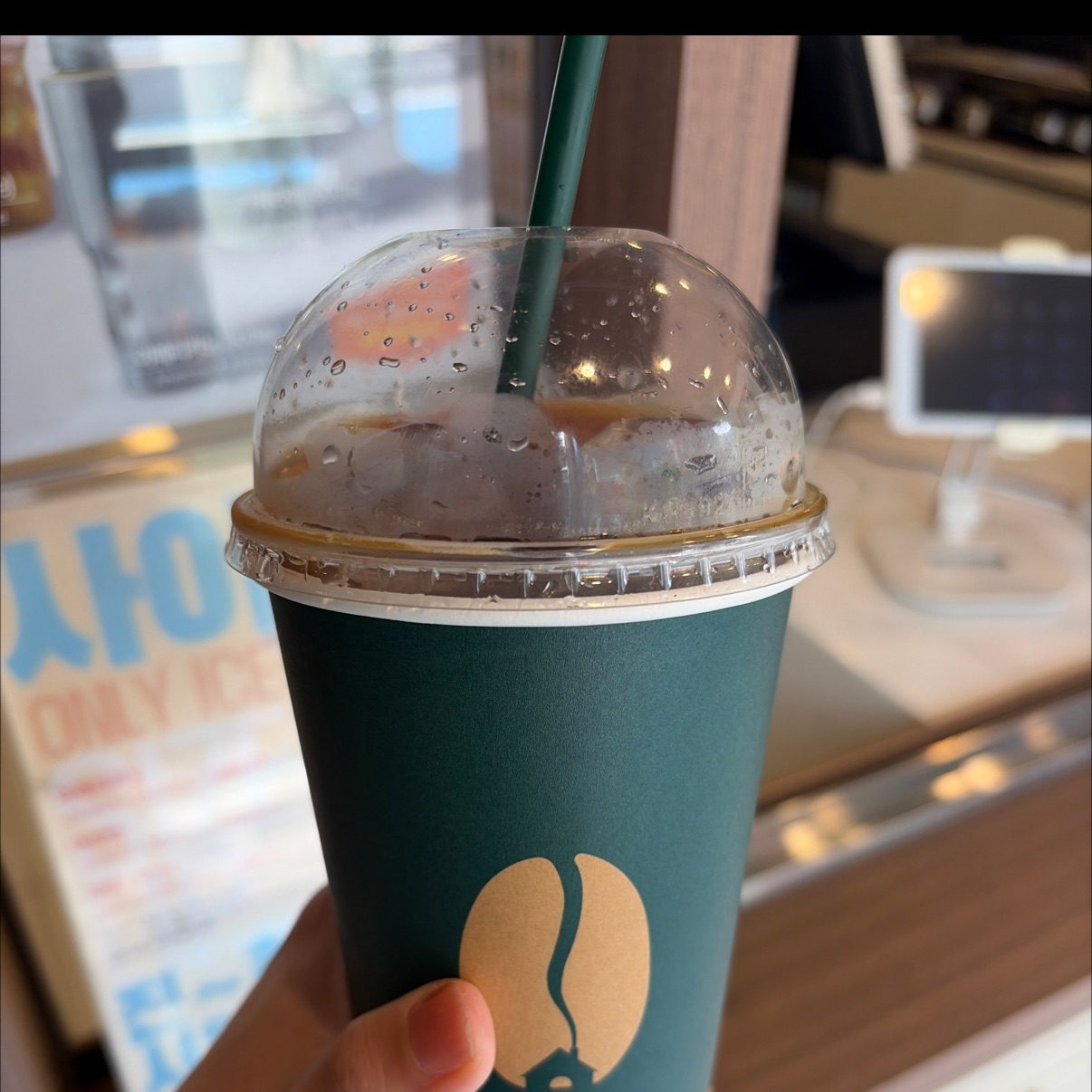 이따금 들르는 매장이에요 커피가 맛있