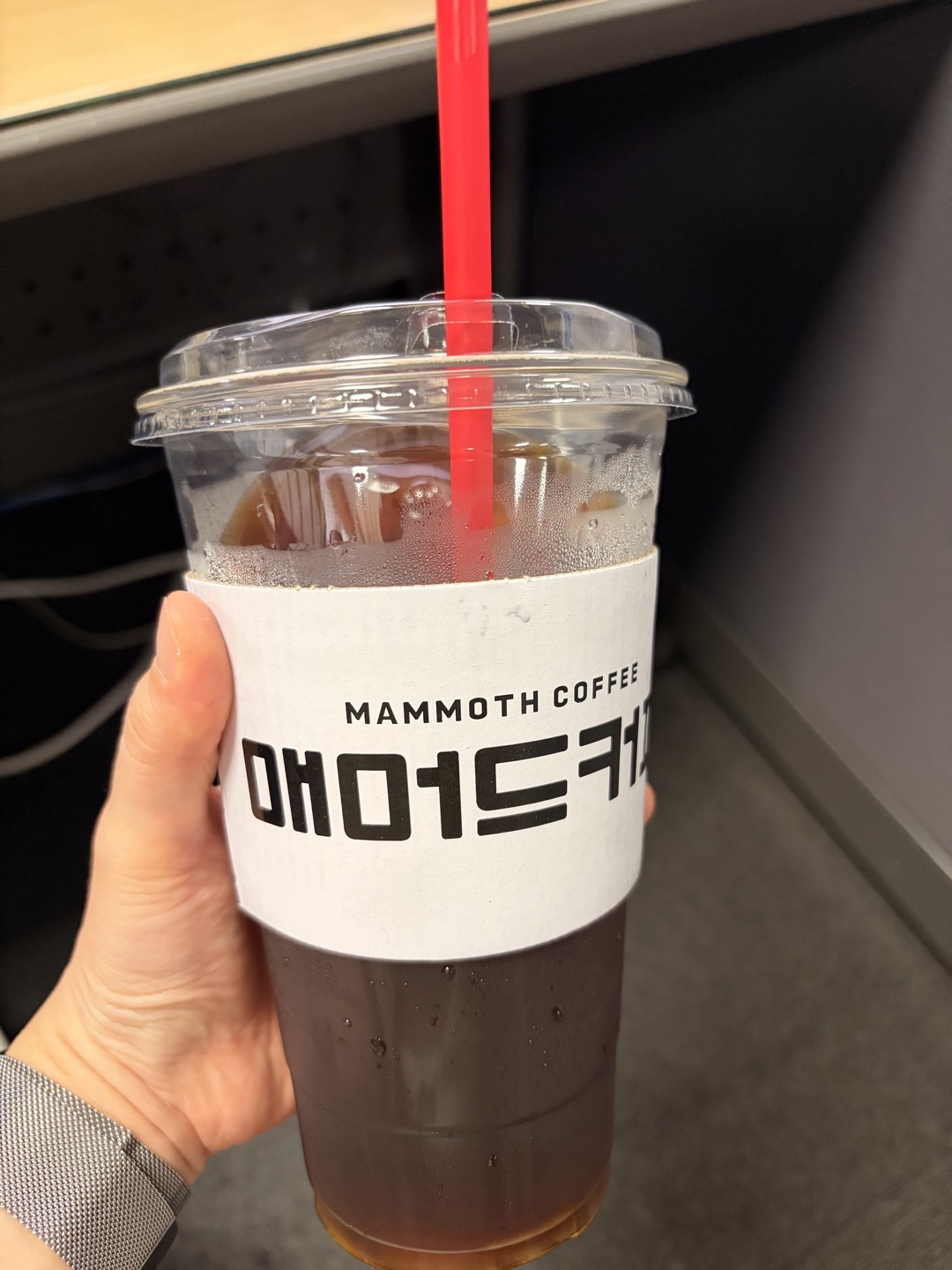 매머드 커피 라지사이즈 한잔이면 하루
