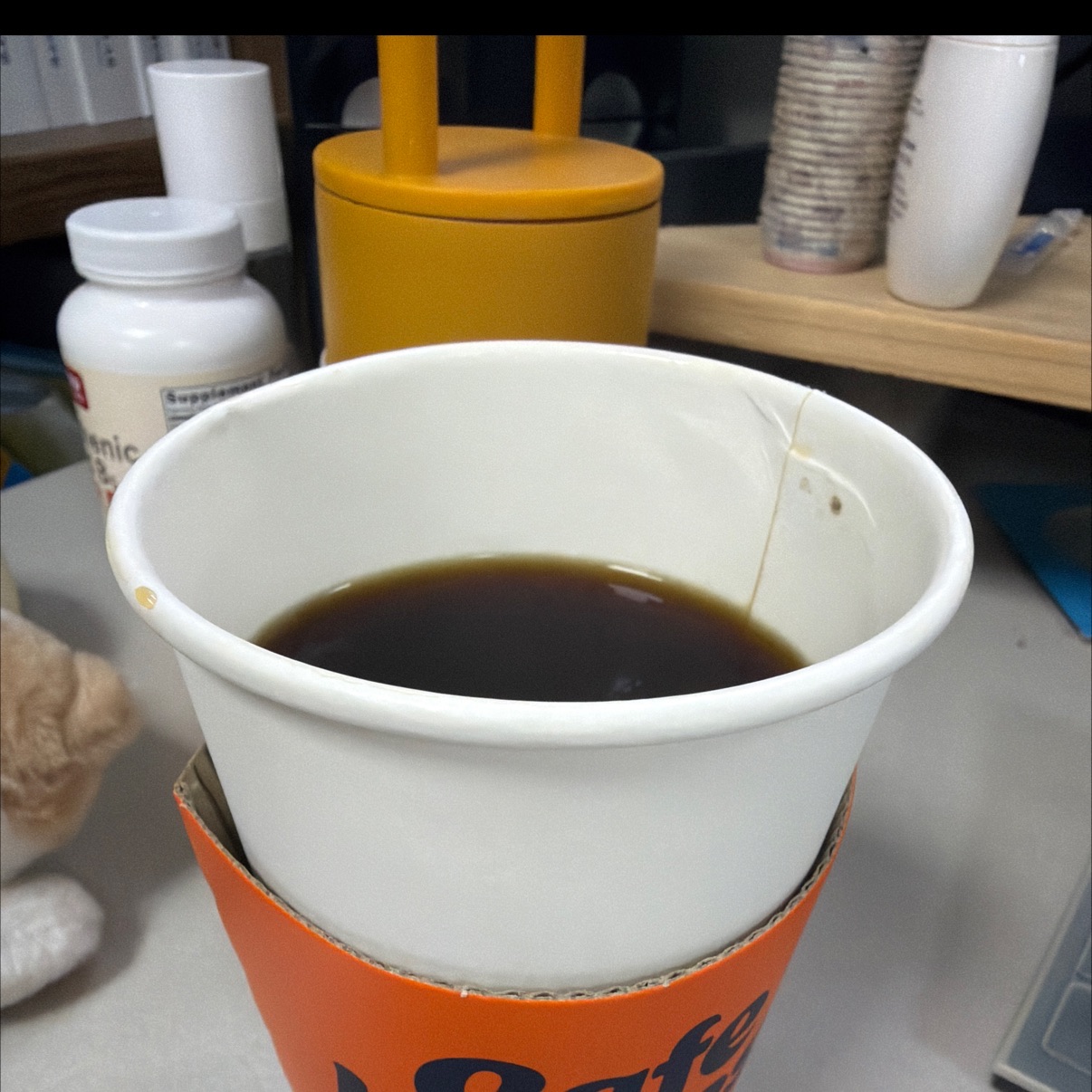 여름엔 아아만 먹다가 뜨아 마시고 있