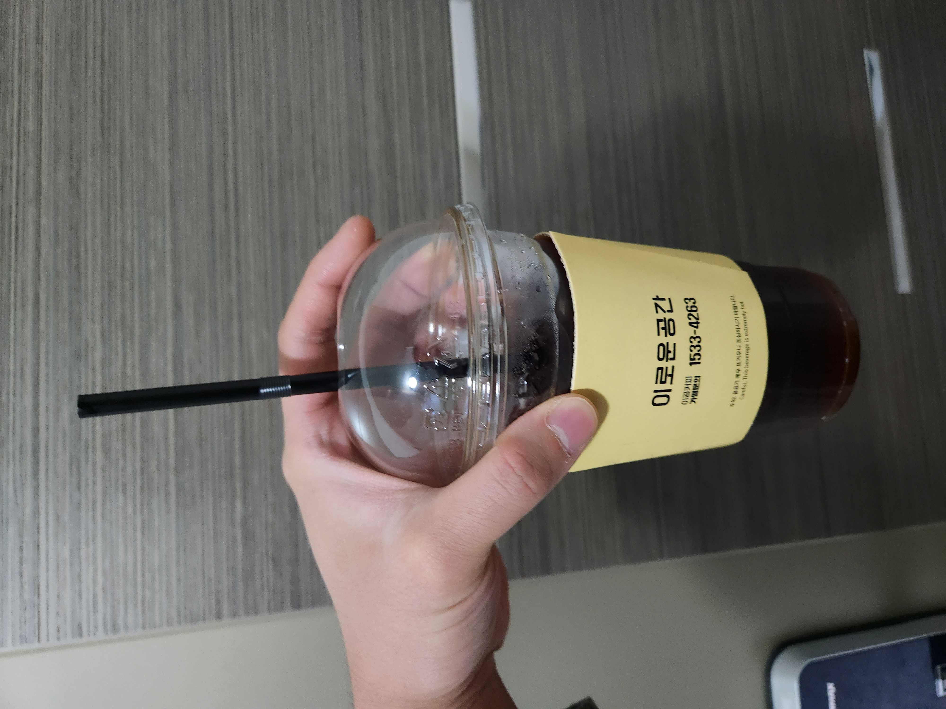 고소하고 진한 아메리카노네요~
잘 먹