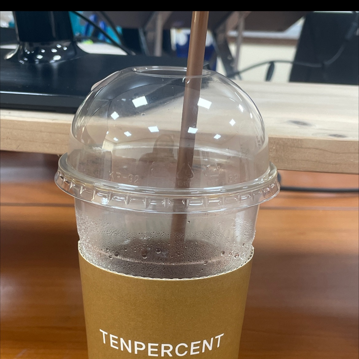 바닐라 라떼 따뜻하게 시켰는데 차갑게