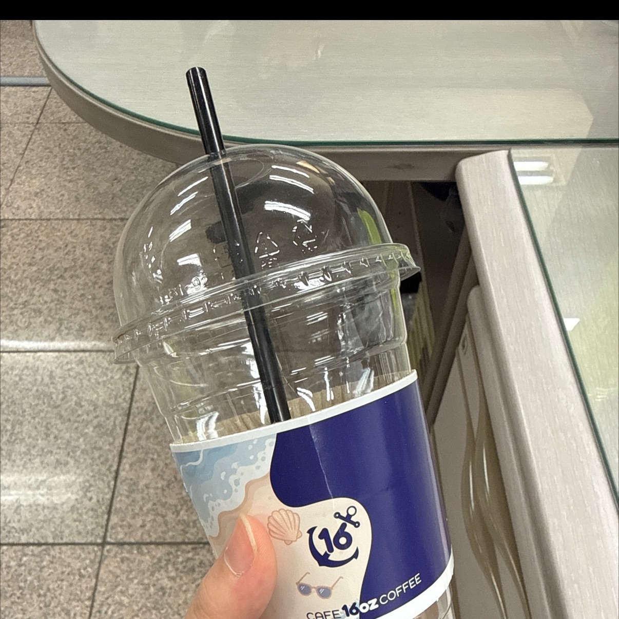 테이크아웃 전문 카페에요 커피 맛있고