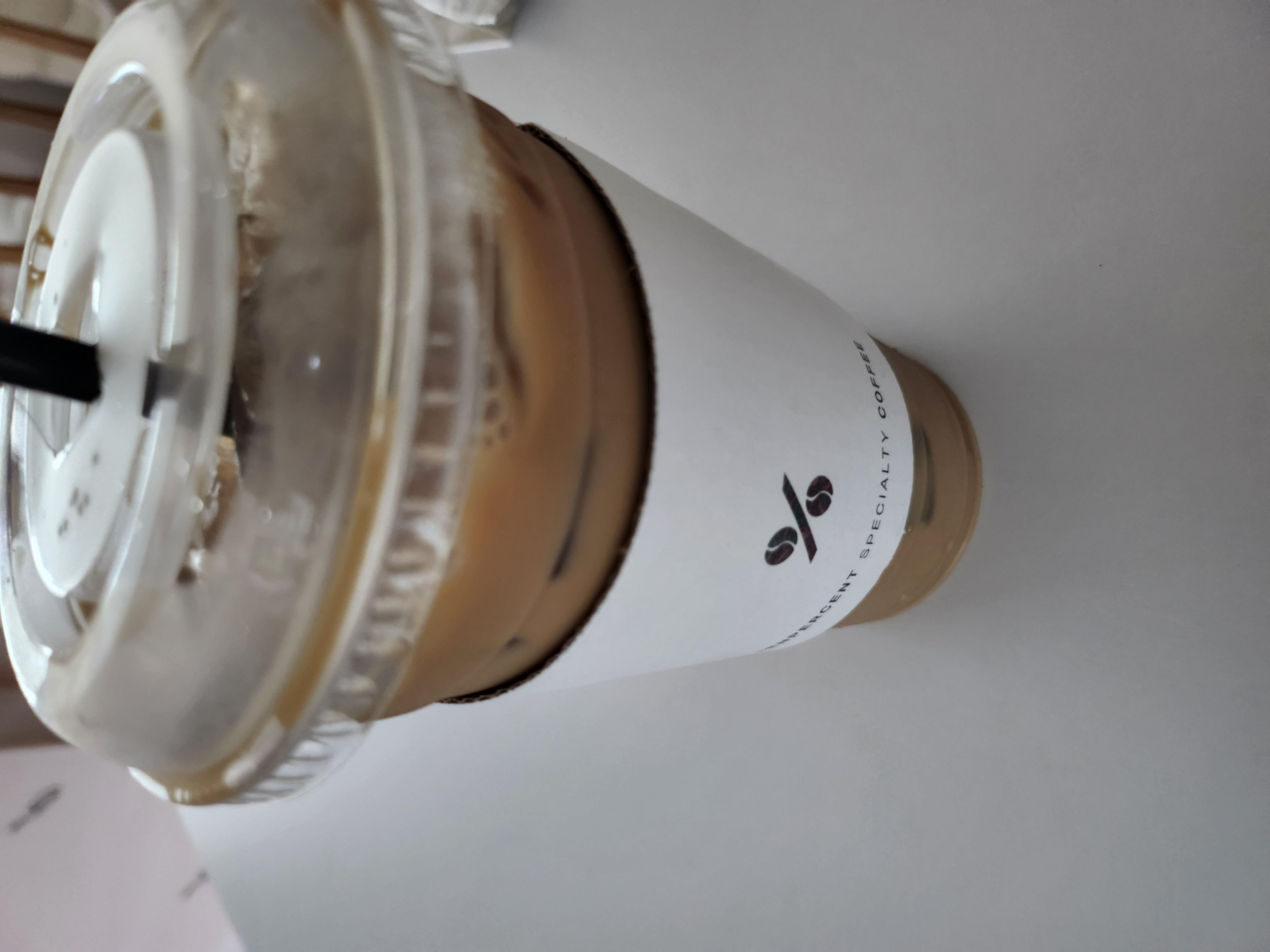 디카페인콜드브루라떼ㅡ오트밀 ㅡ 헤이즐