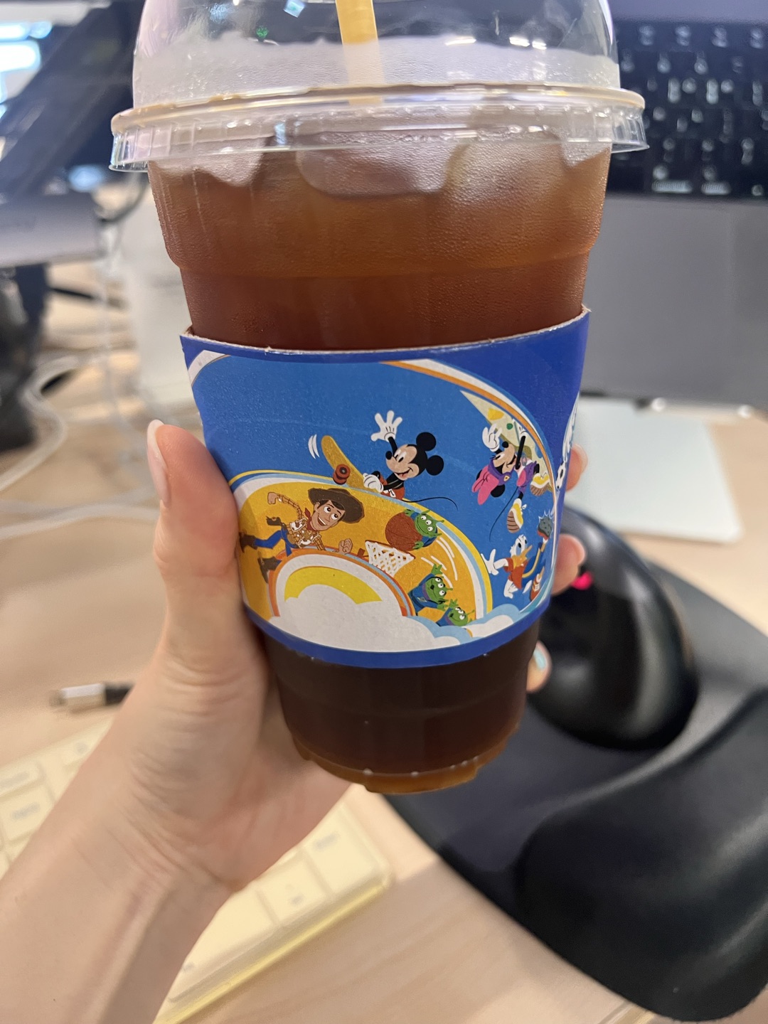 귀여운 미키랑 우디 컵홀더가 나왔네요