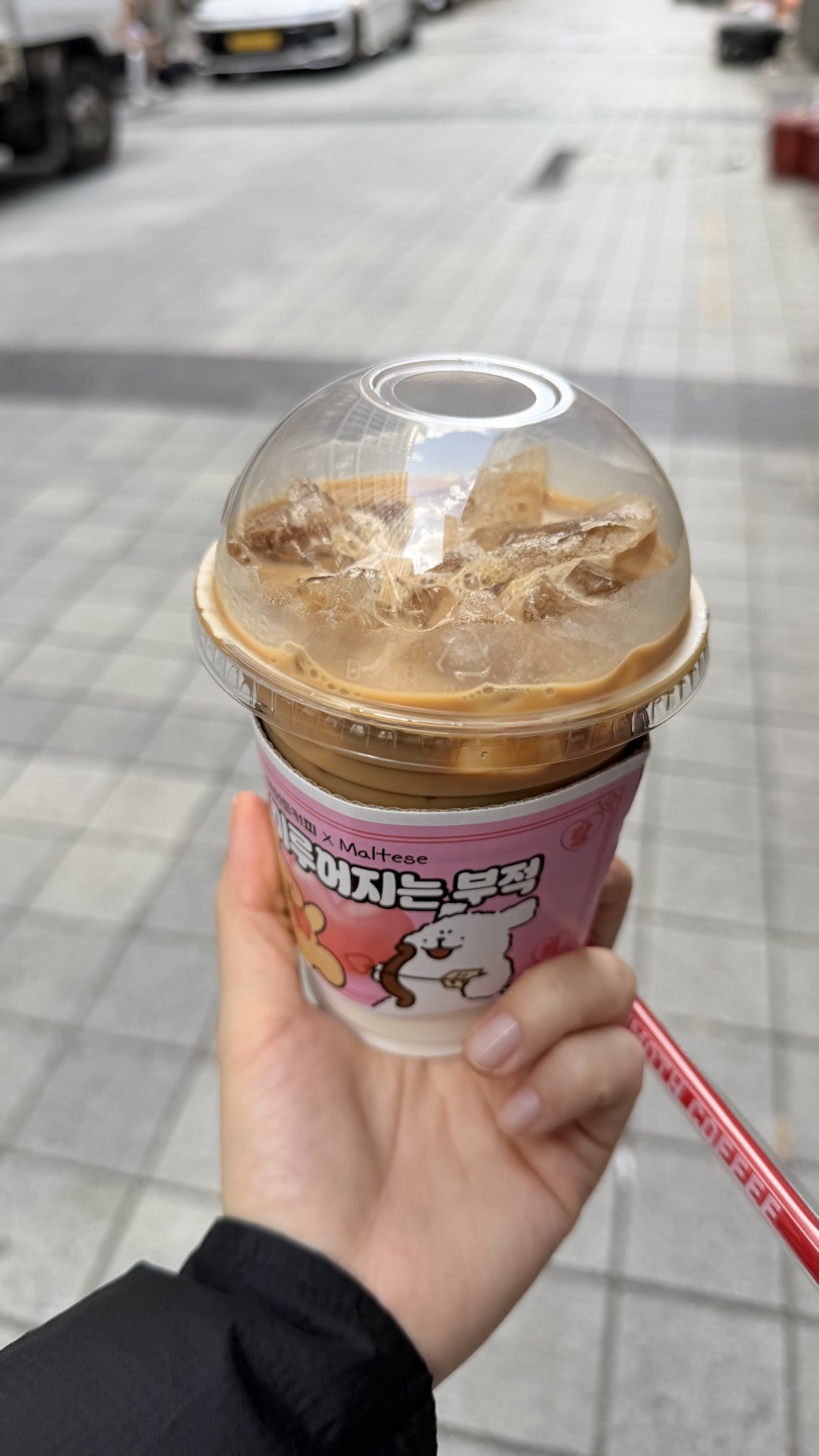 코코넛라떼 유명해서 먹어봤는데 꼬소하