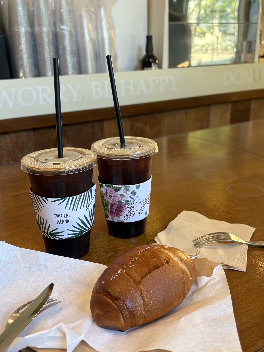 소금빵이랑 진한아메리카노 넘 마싯어요