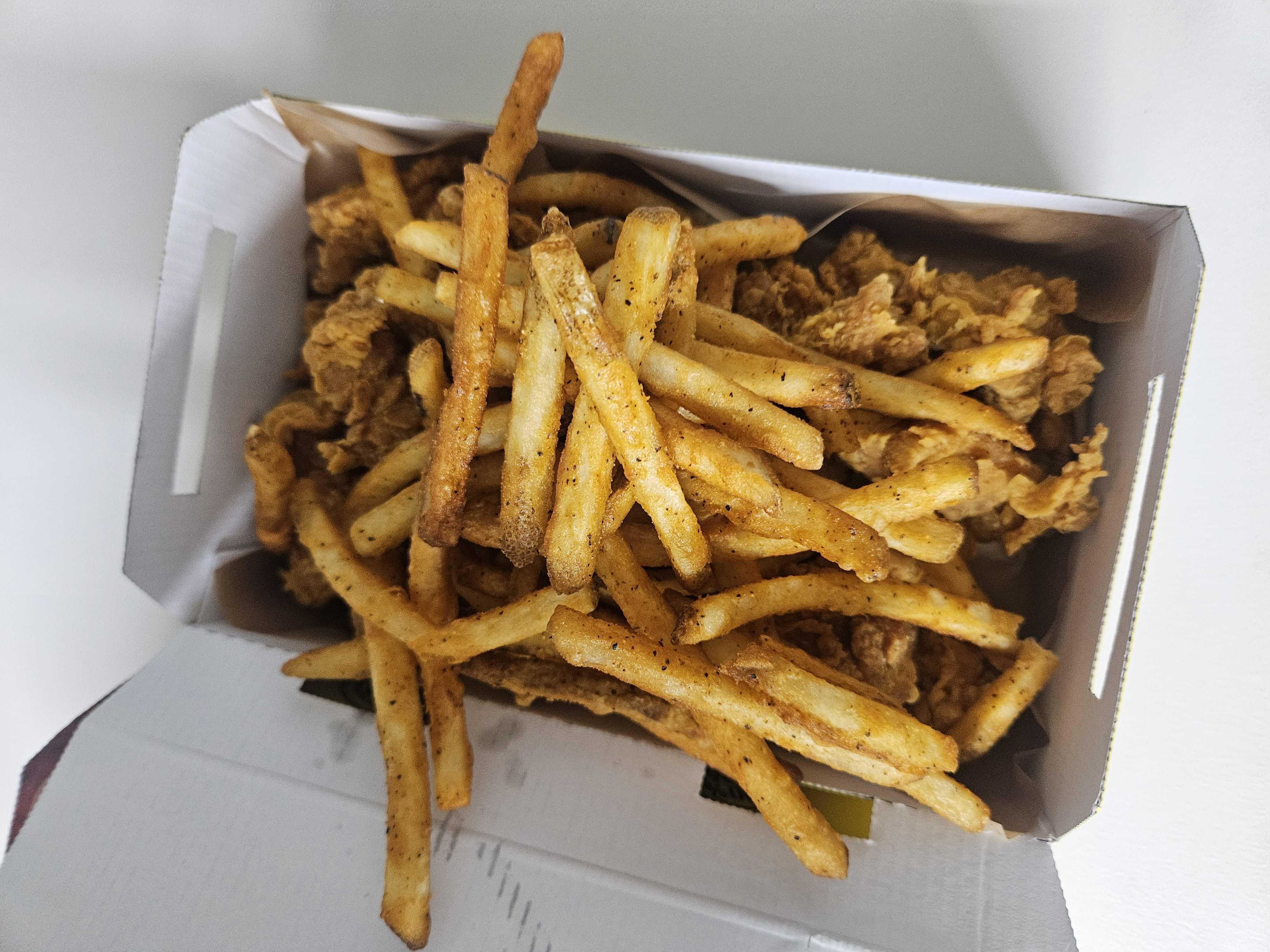 바삭바삭 정말 맛있는 감자튀김입니다♡
