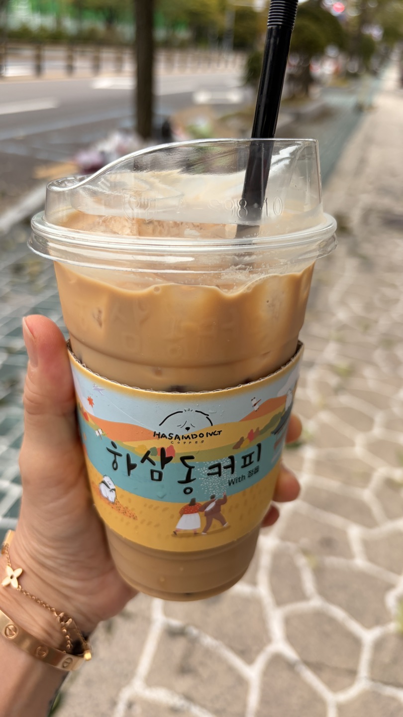 바닐라라떼 좋아하는데
진하고 맛있어요