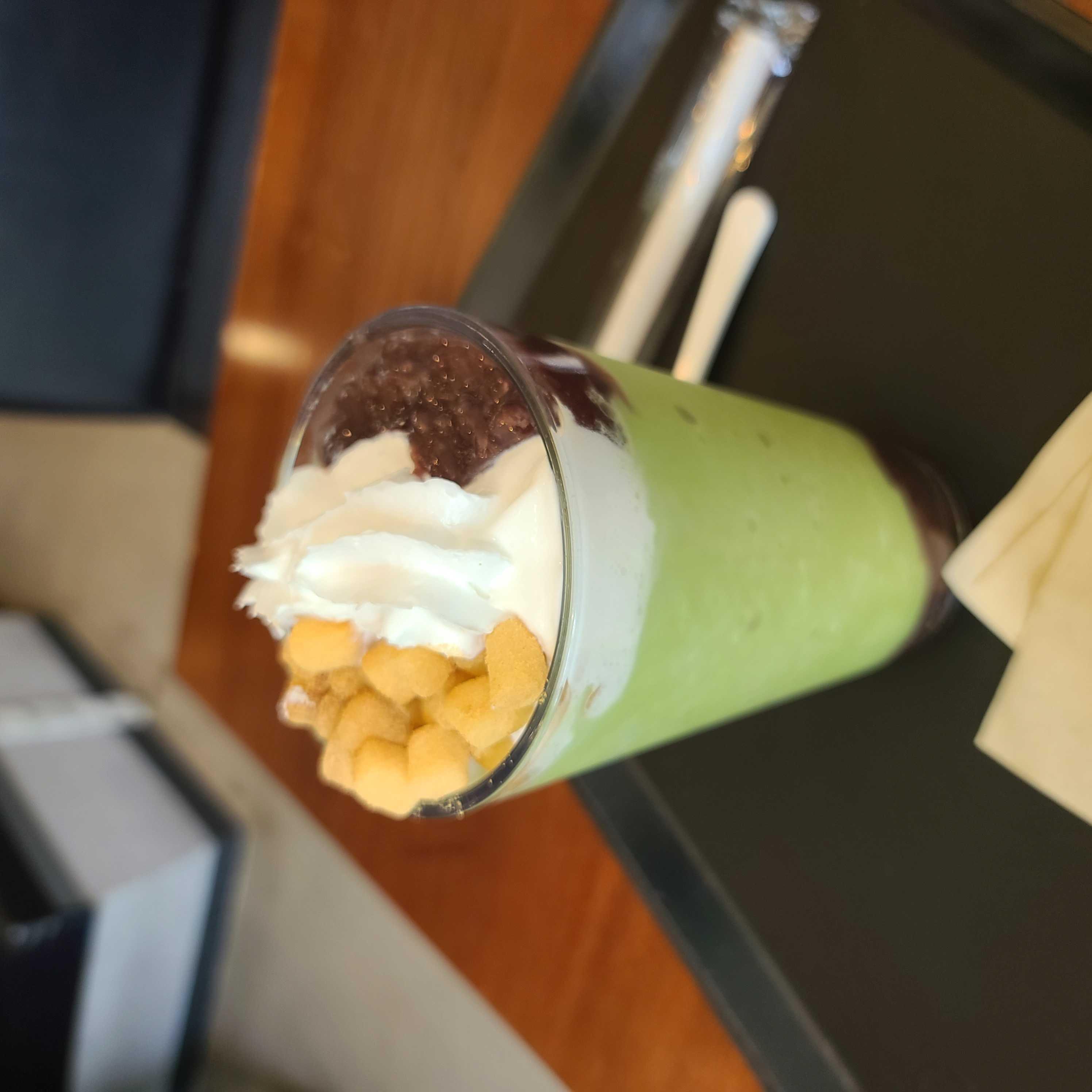 스무디 타입의 컵빙수 입니다~
중간부