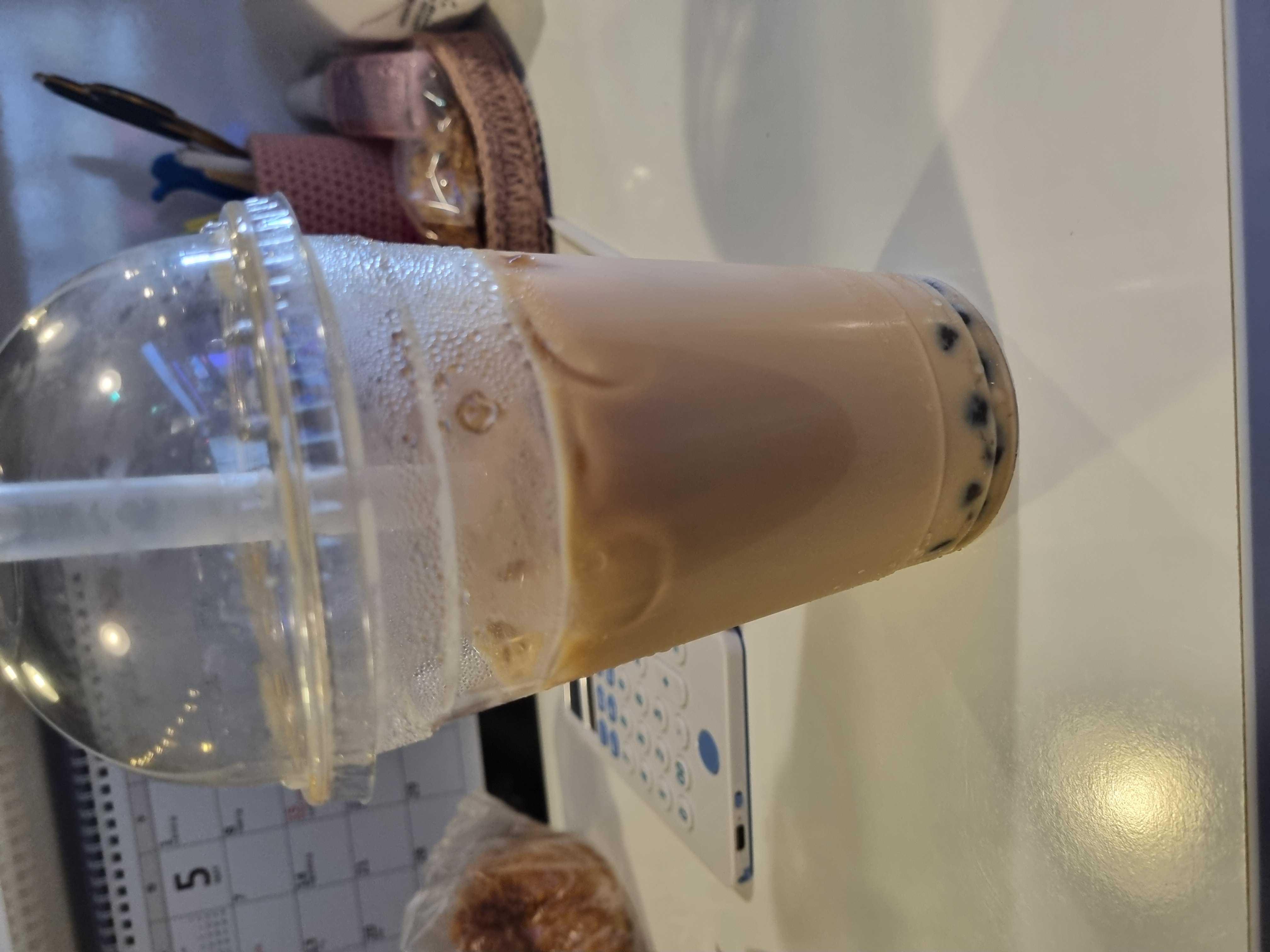 흑당까페라떼에 샷추가 펄추가했는데 밍