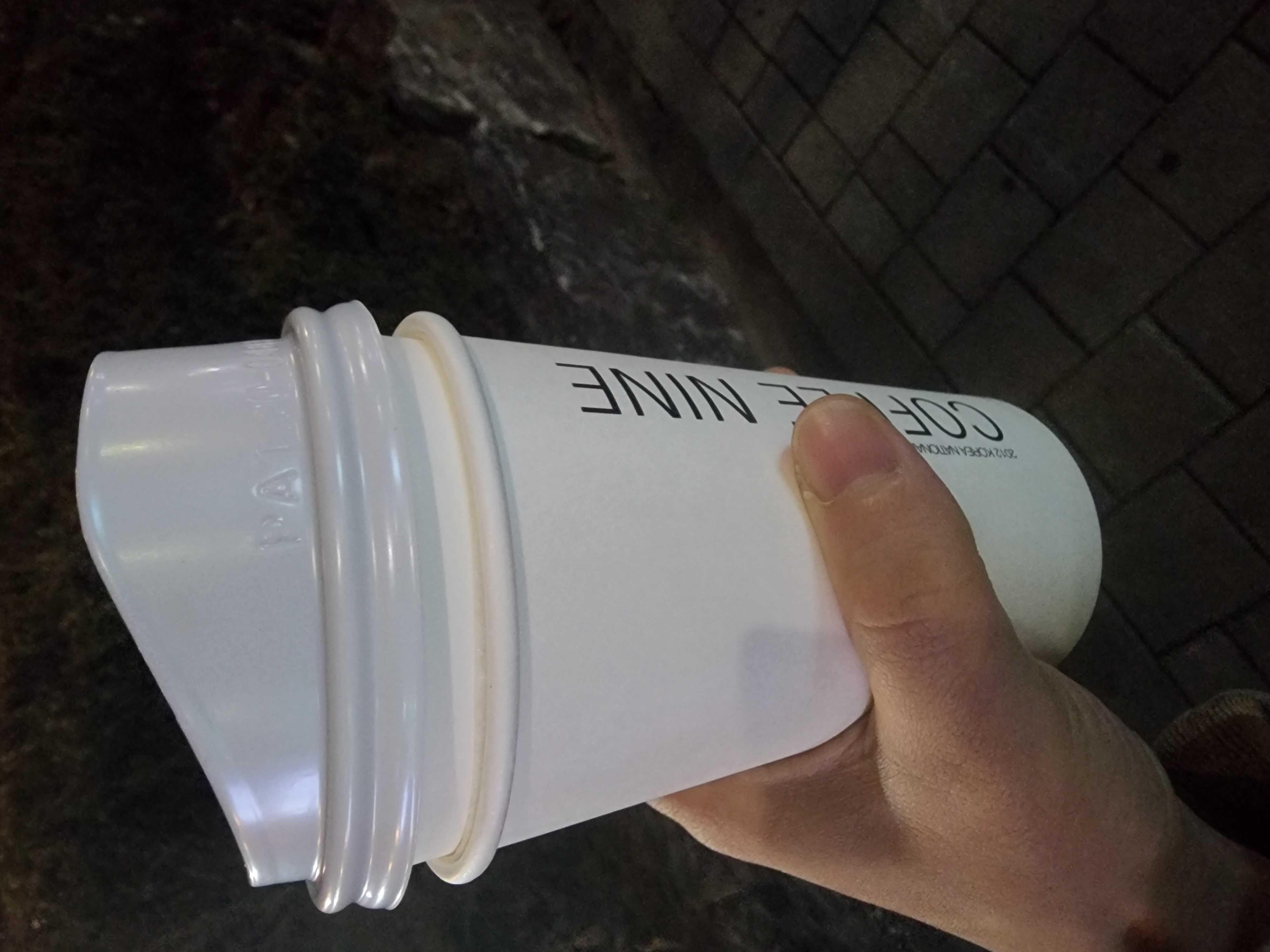 진한 커피를 잘 못마셔서 연하게로 항