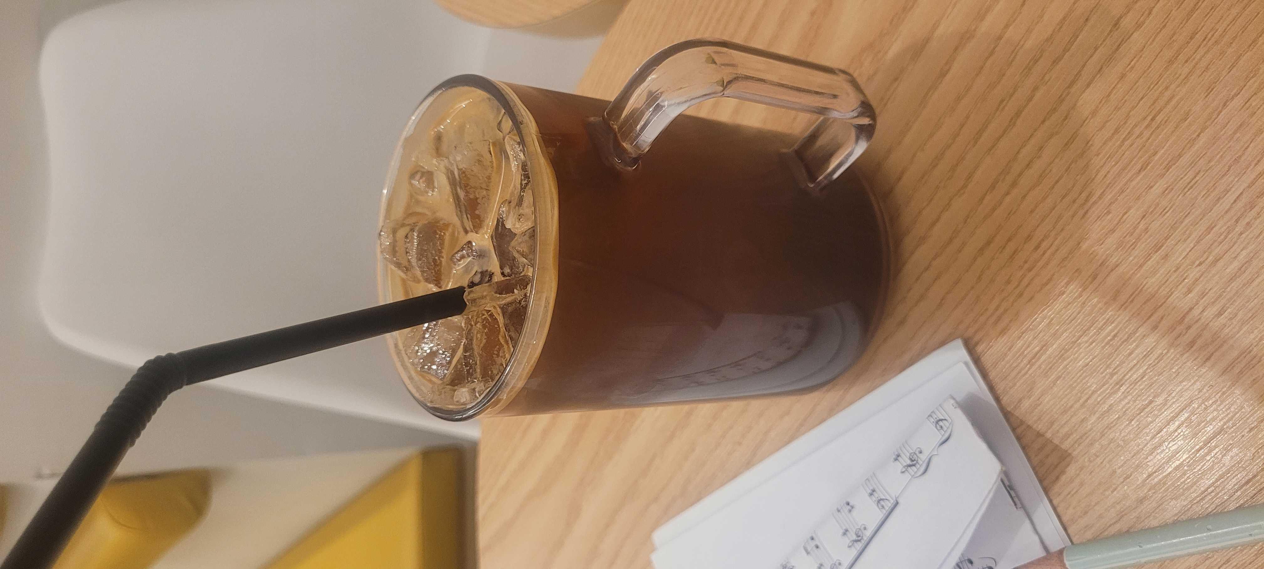 아아도 시원하고 맛있어요:) 
근처라