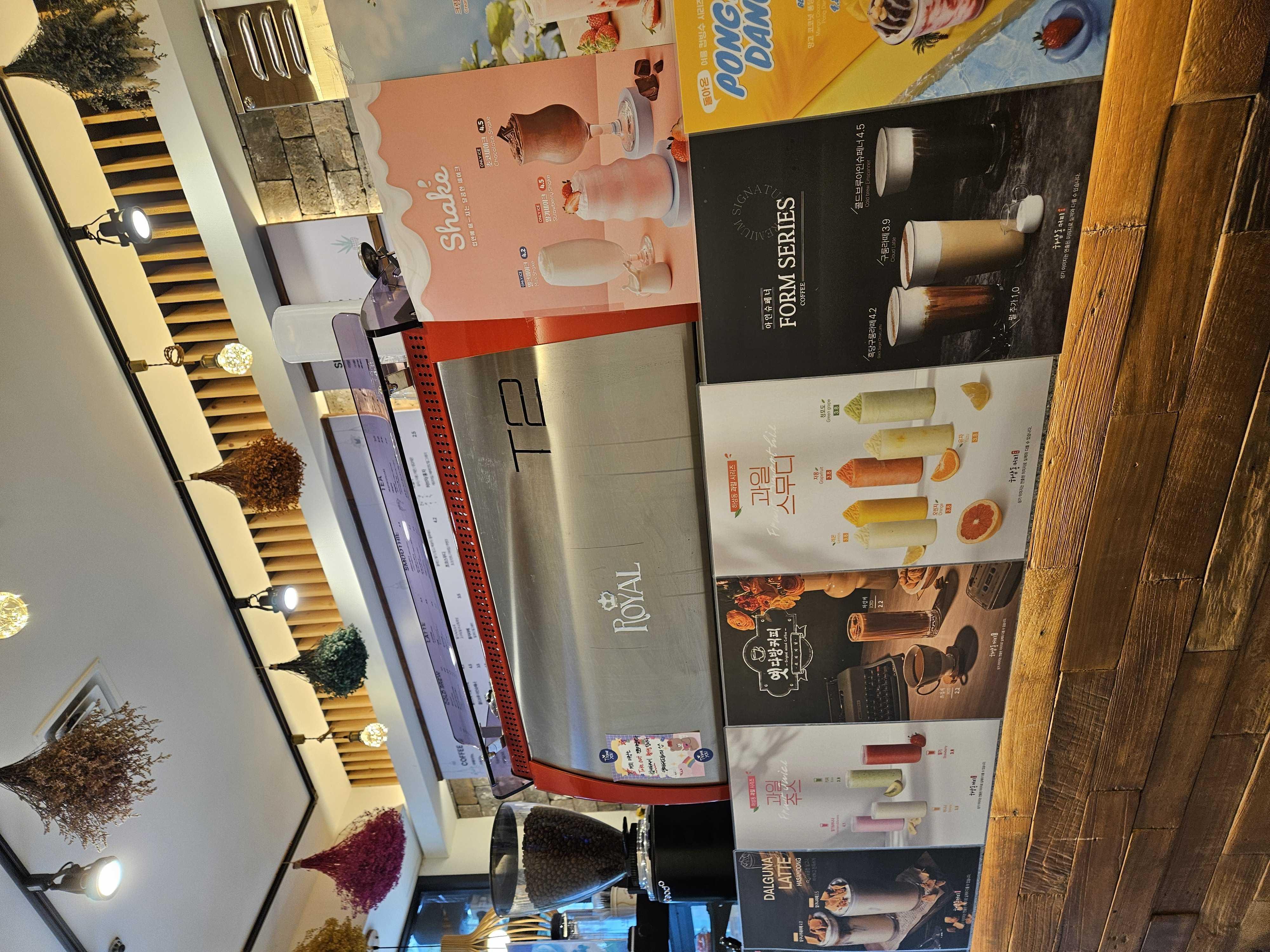 빠르게 받아왔어요.
웃는 얼굴로 친절