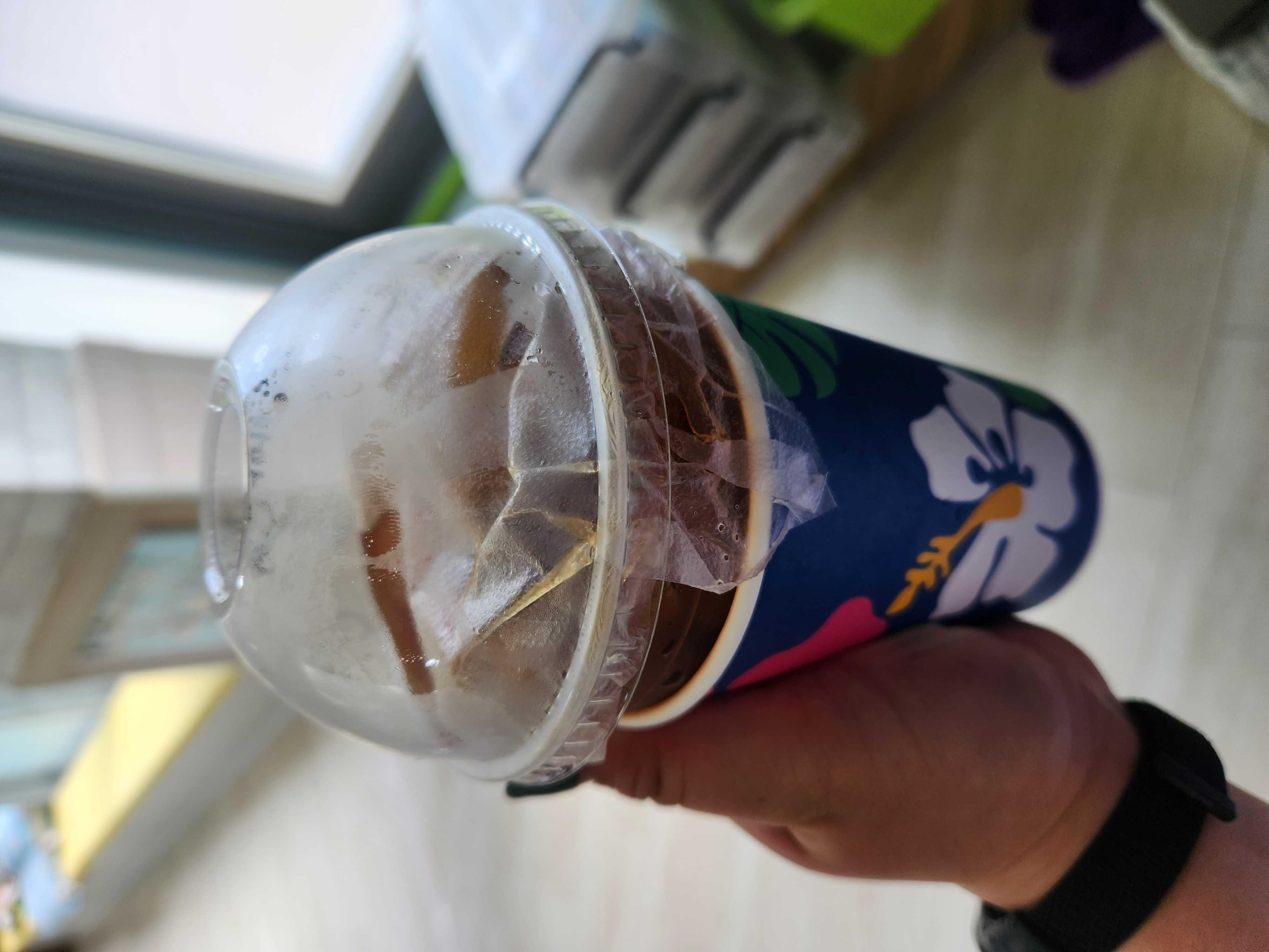 받자마자 얼른 가져가서 홀라당 마시느