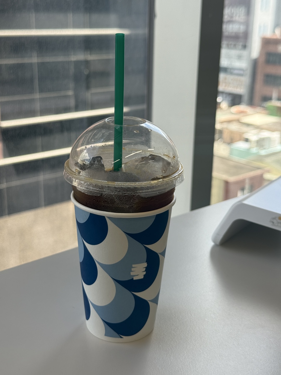 매일 아침마다 커피 사러 가는 곳인데