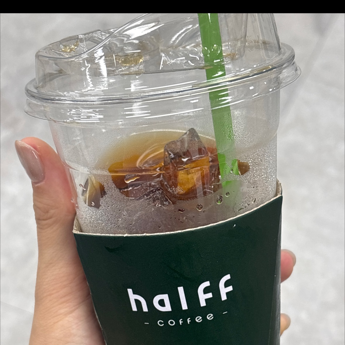 커피맛있어서 주기적으로 먹고있어요🖤