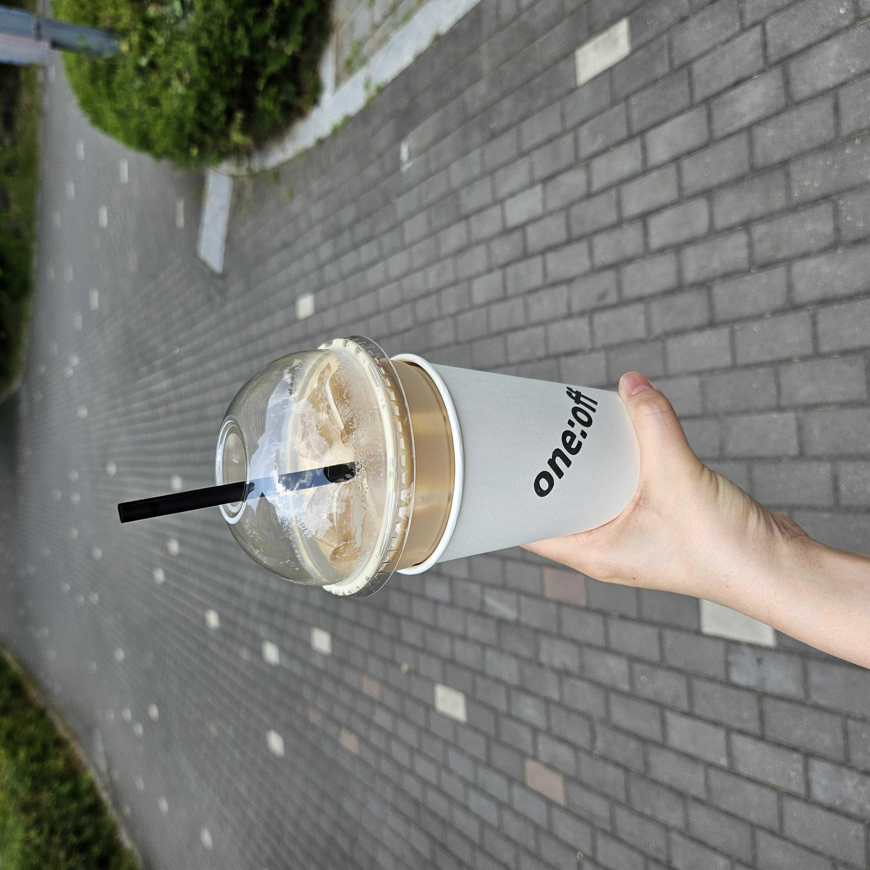 오늘도 바닐라라떼 시원 달달하게 마셔