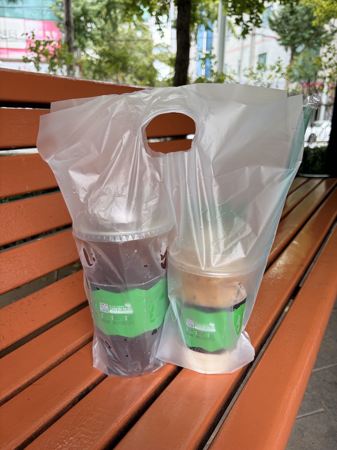 주말이라 바람쐴겸 동네 산책 하다가 