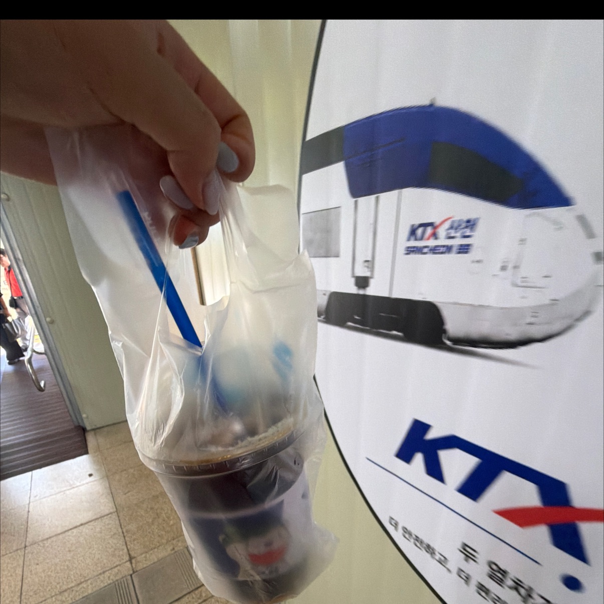 이렇게 다크한 커피는 못 봤어용!! 
