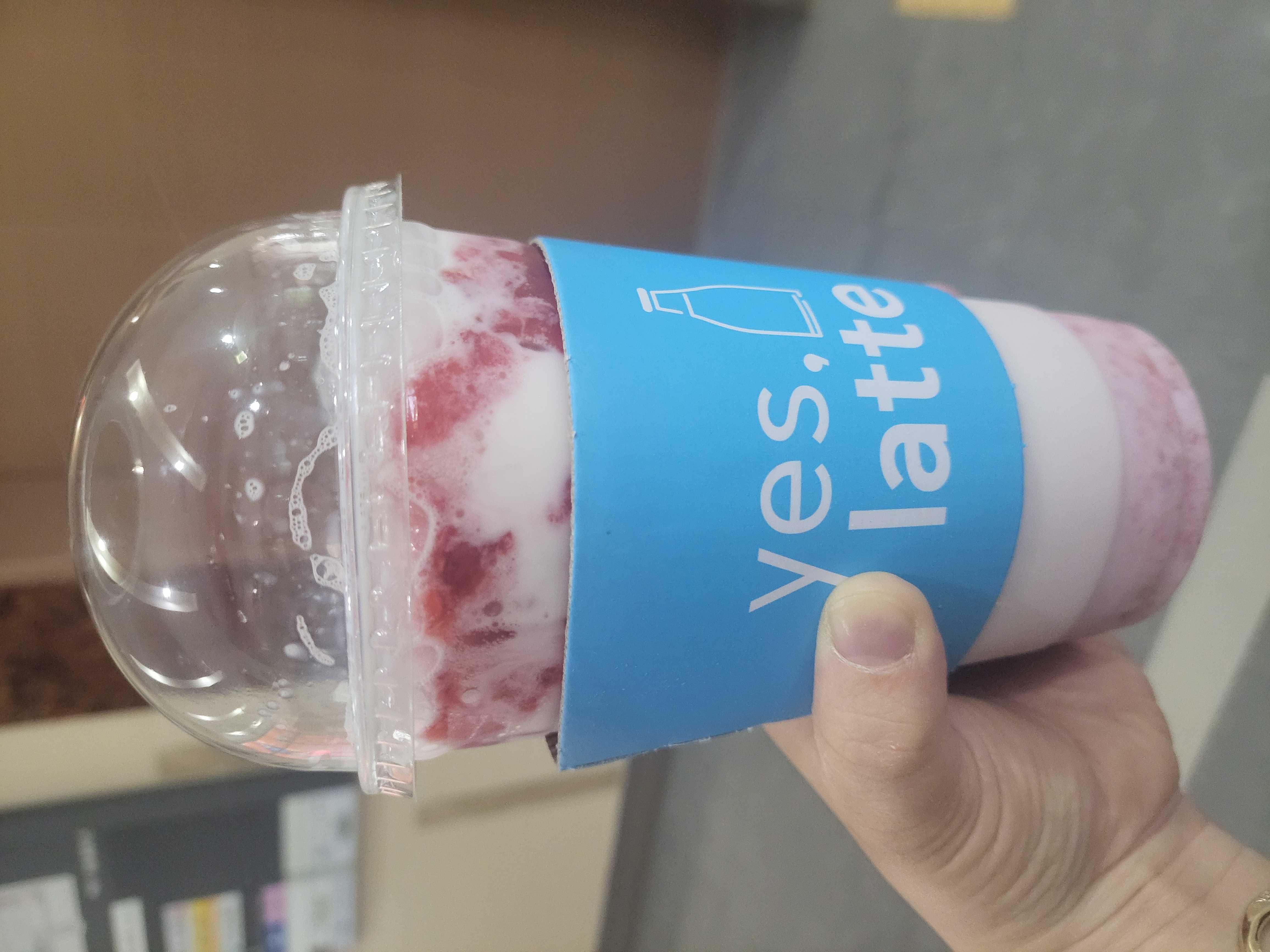 딸기라떼 진짜  맛있어요  아주아주 