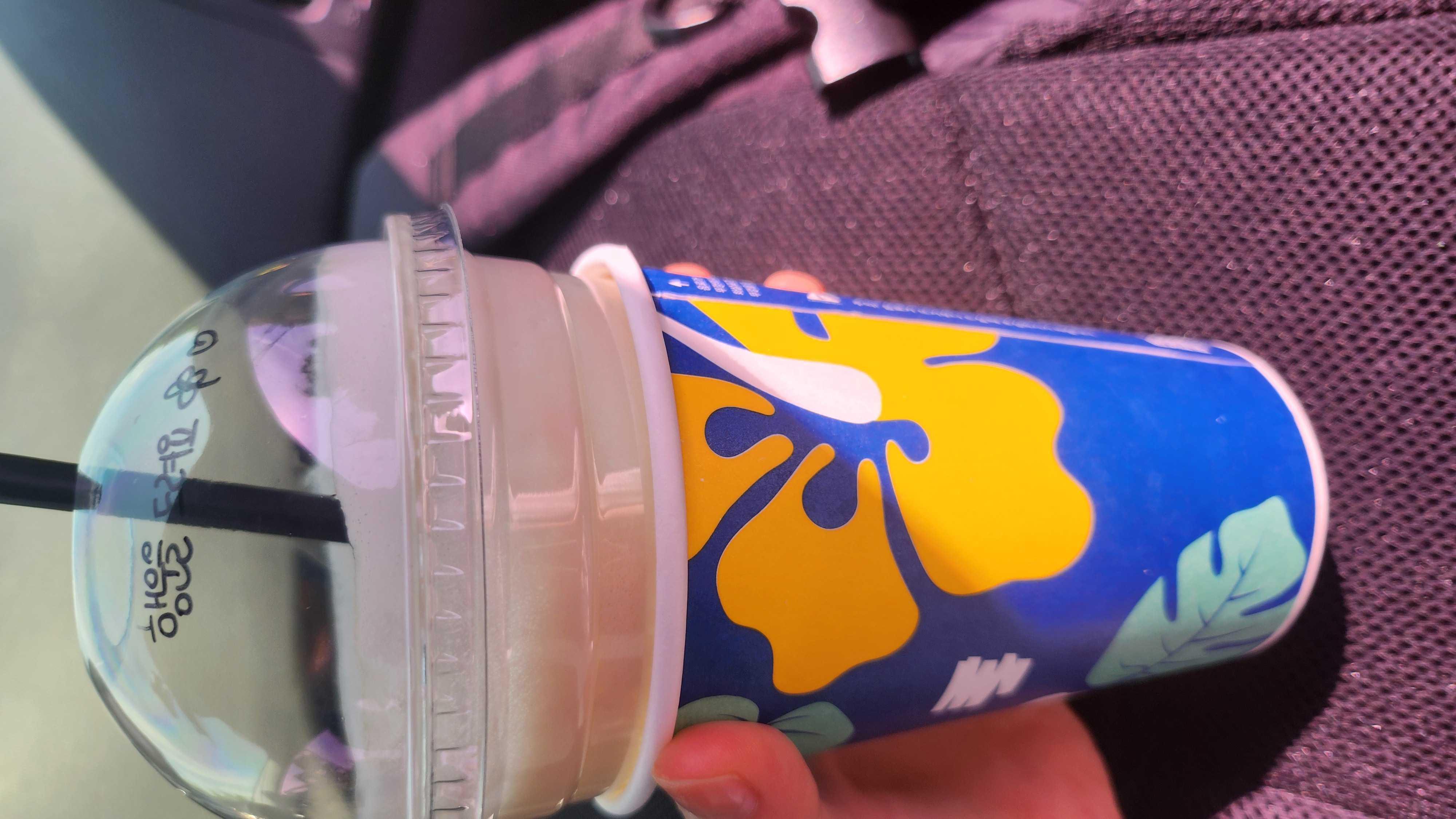 믹스커피랑 차차라떼 넘 맛있어용🥰�