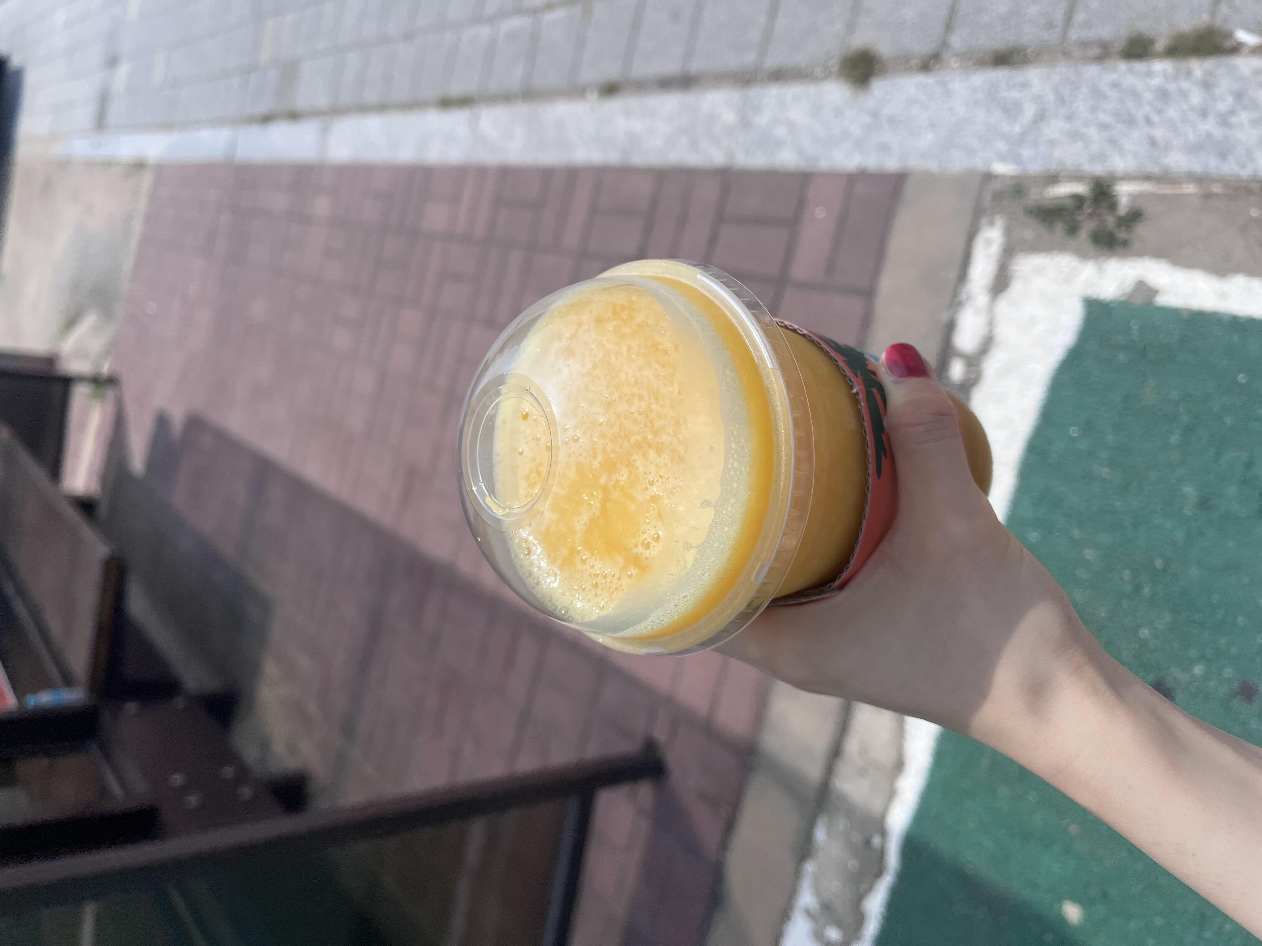 바나나망고스무디인데 생각보다 많이묽네