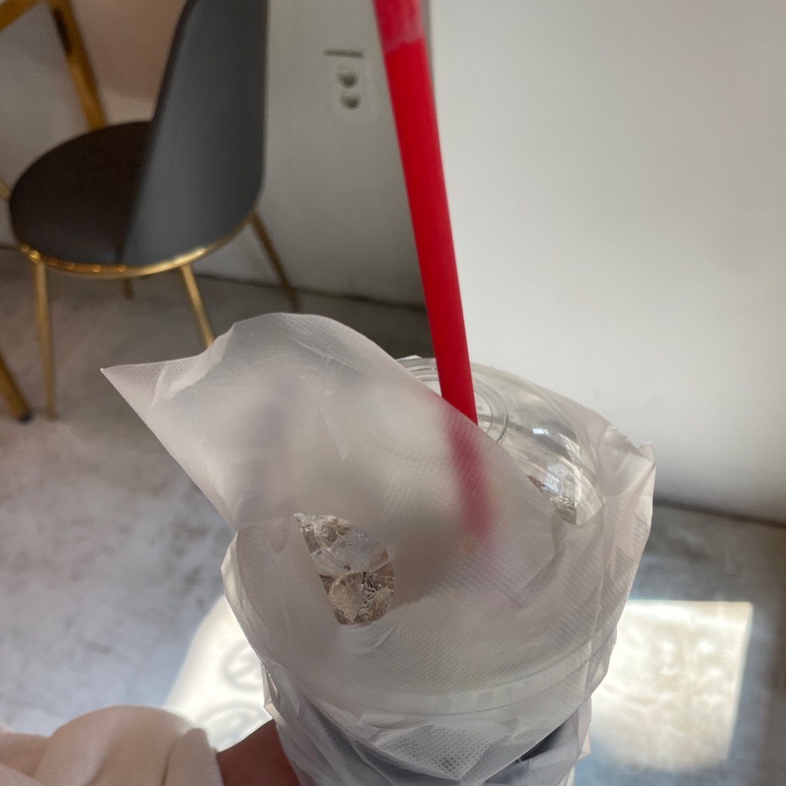 개쩔어요 버스 기다림서 테이크아웃하러