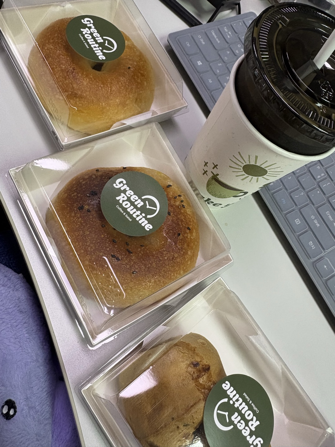 커피 맛있고 빵도 맛있습니다. 너무 