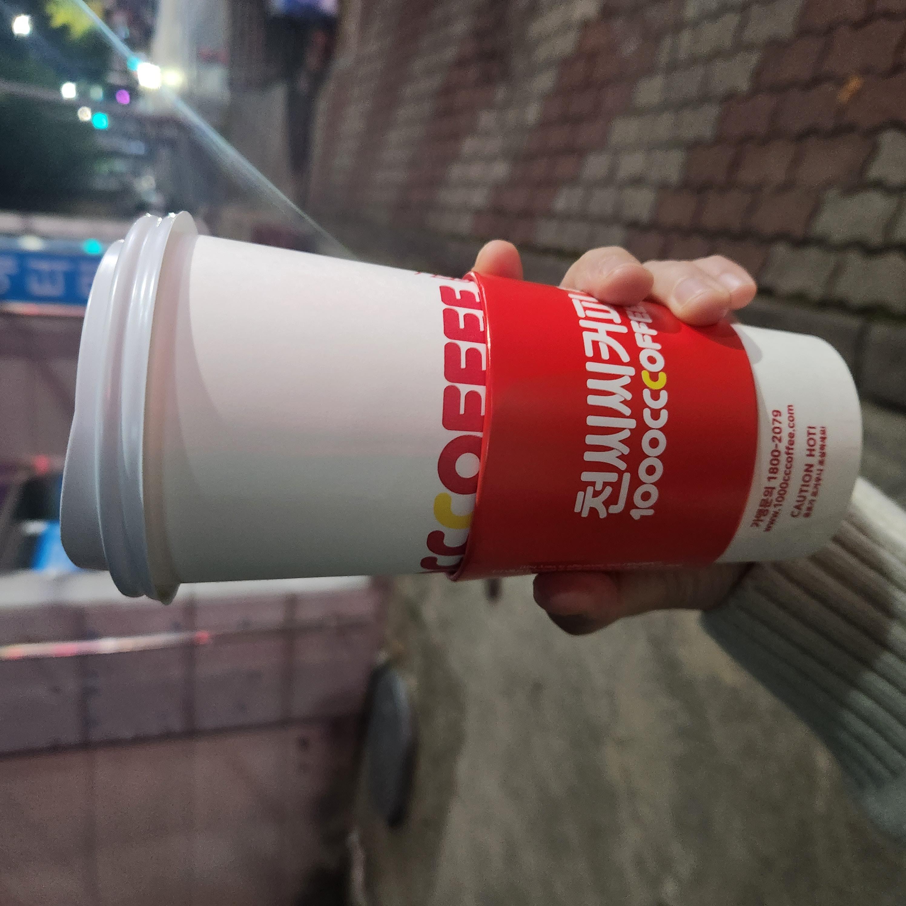 토피넛라떼 핫을 시켰는데 미지근하고
