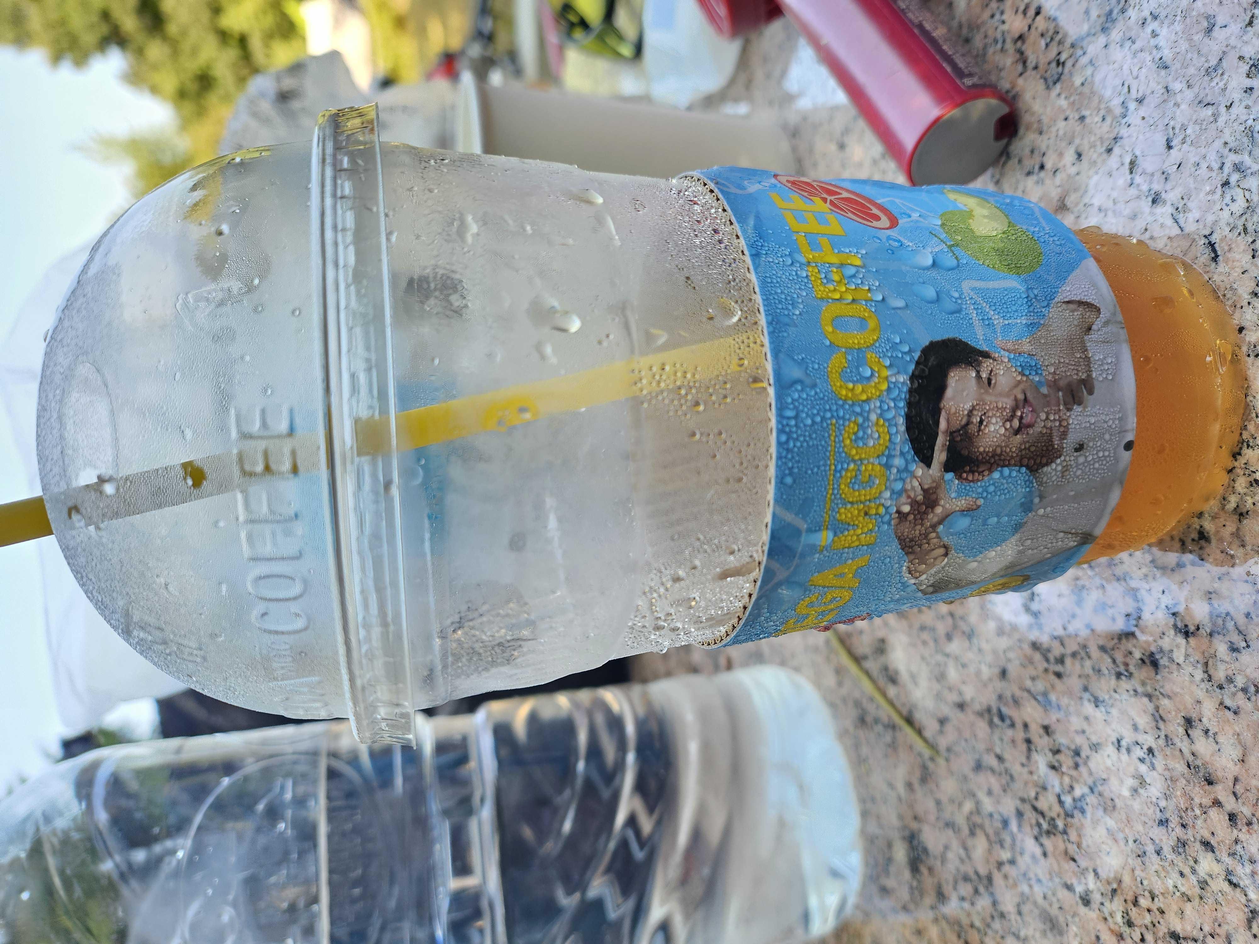 오늘도 아아한잔으로 하루를 시작해요