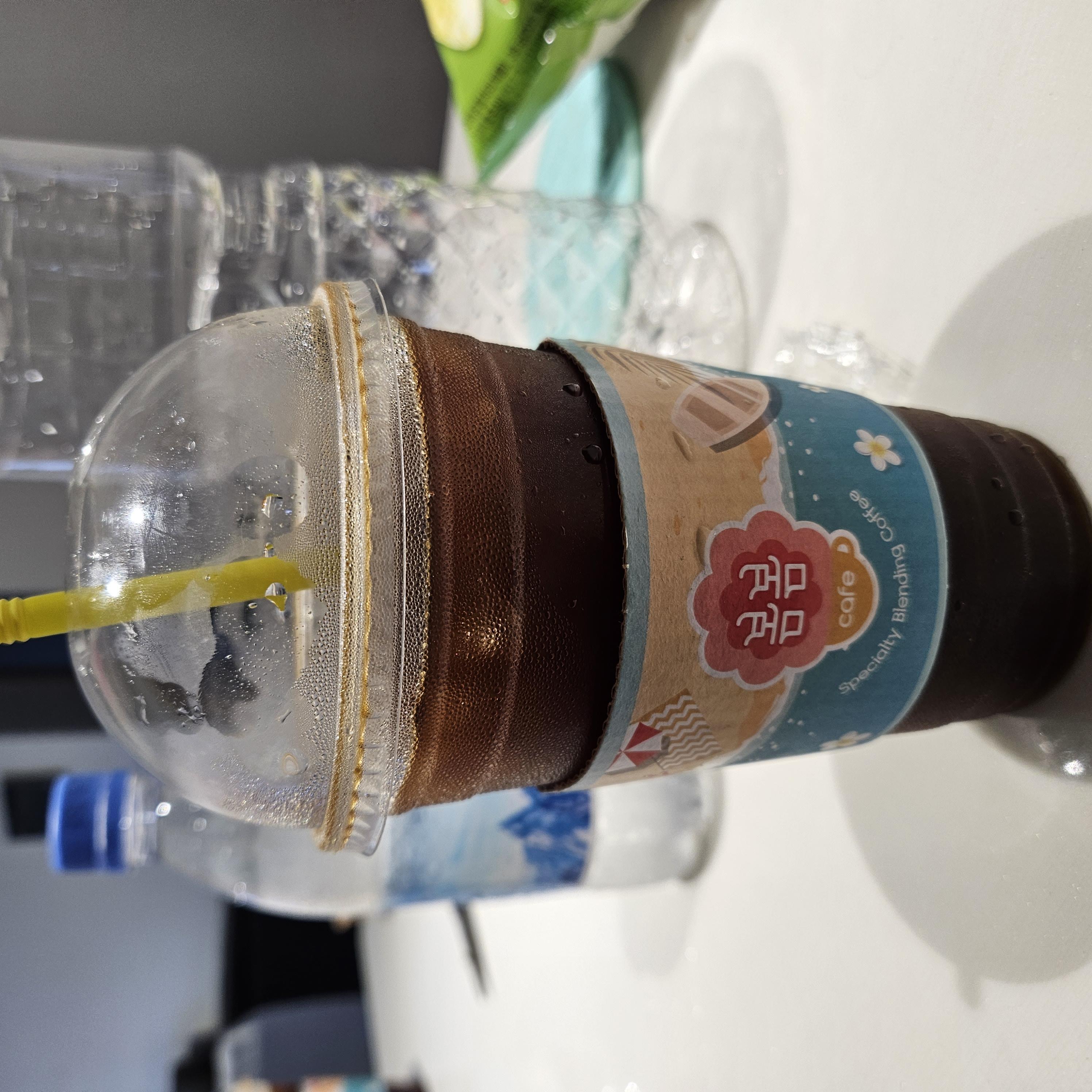 오늘도 카페인충전을 하로 갑니다.