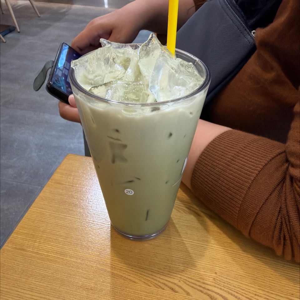 가게에 앉아서 먹기 좋음