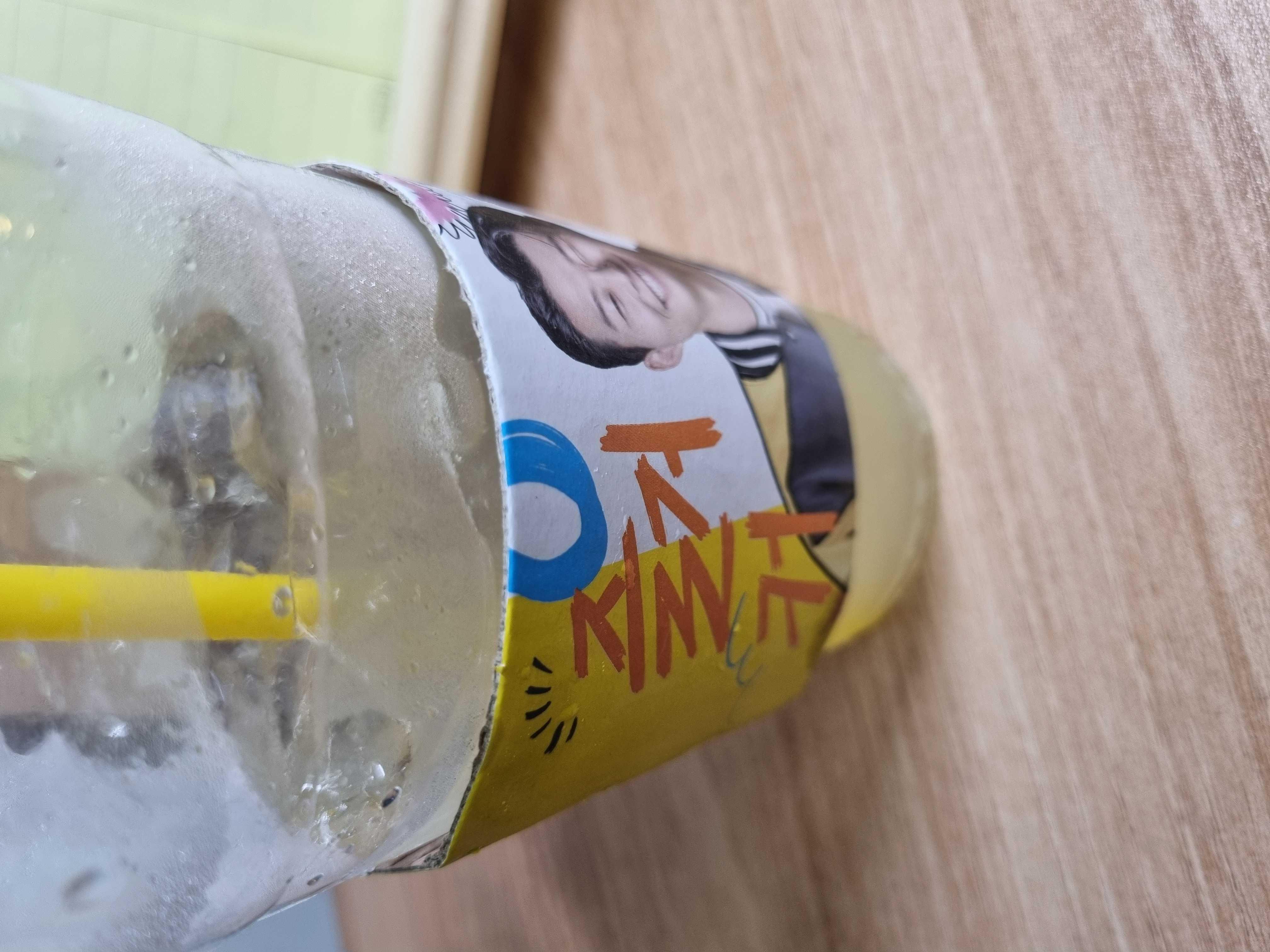 레몬에이드 마시는데 너무 맛있어요. 