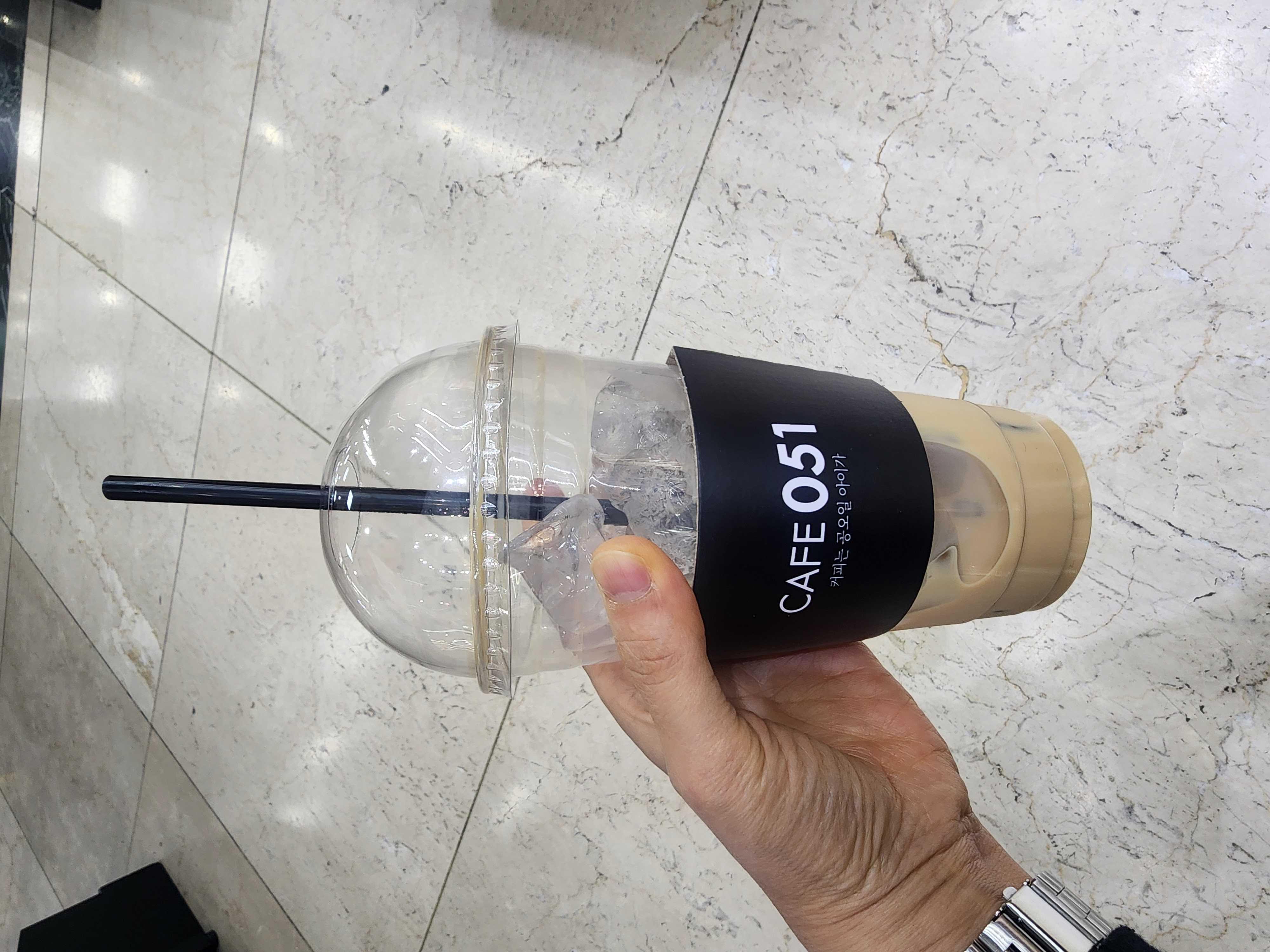 라떼가 맛있습니다
매번 뜨아만먹다 라